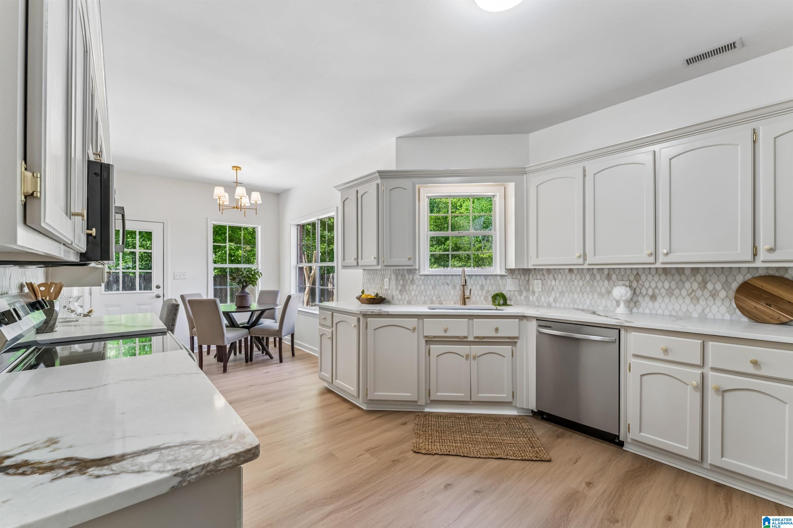 4461 PARKWOOD CIRCLE