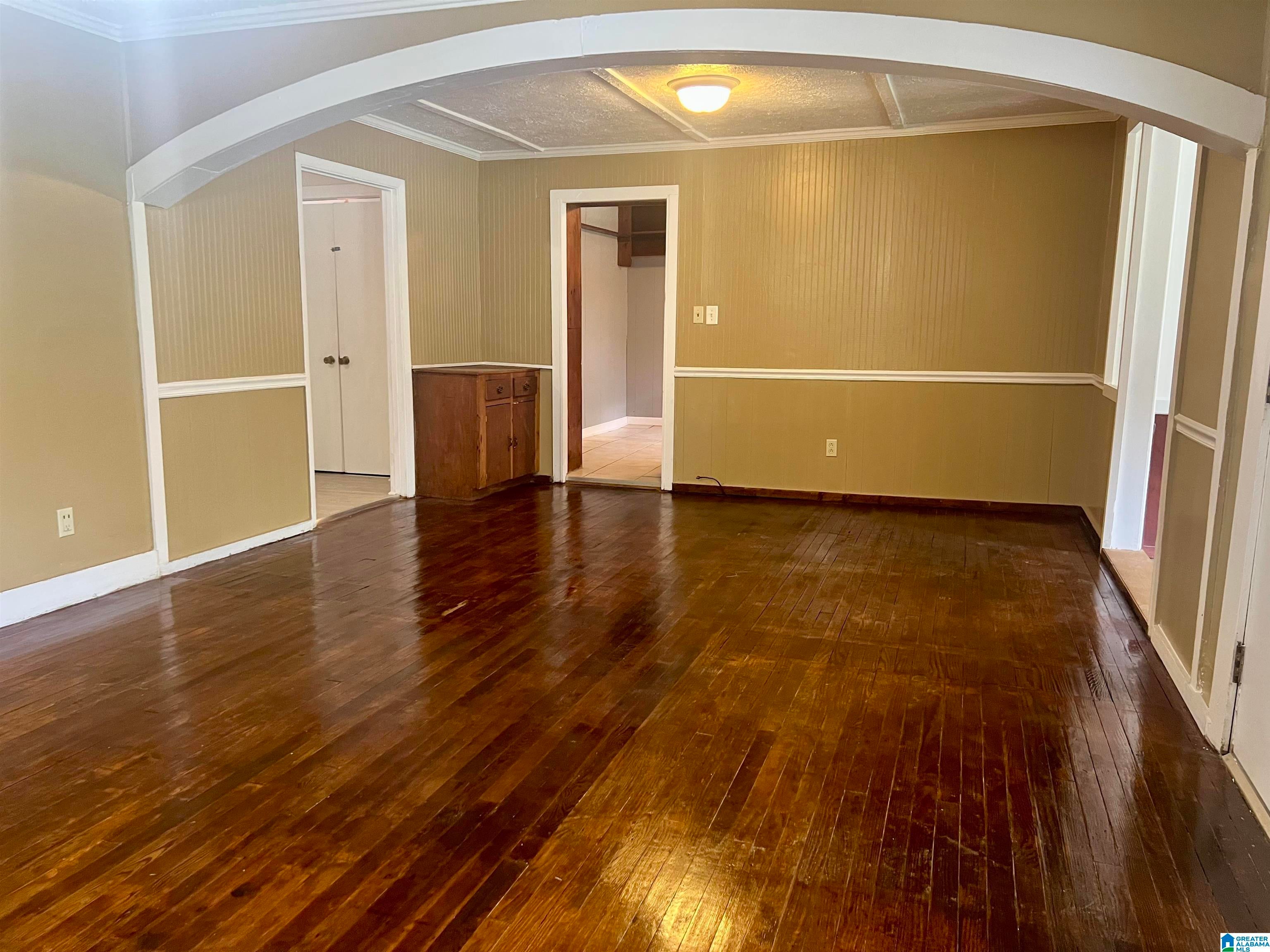 221 WOODLAND AVENUE
