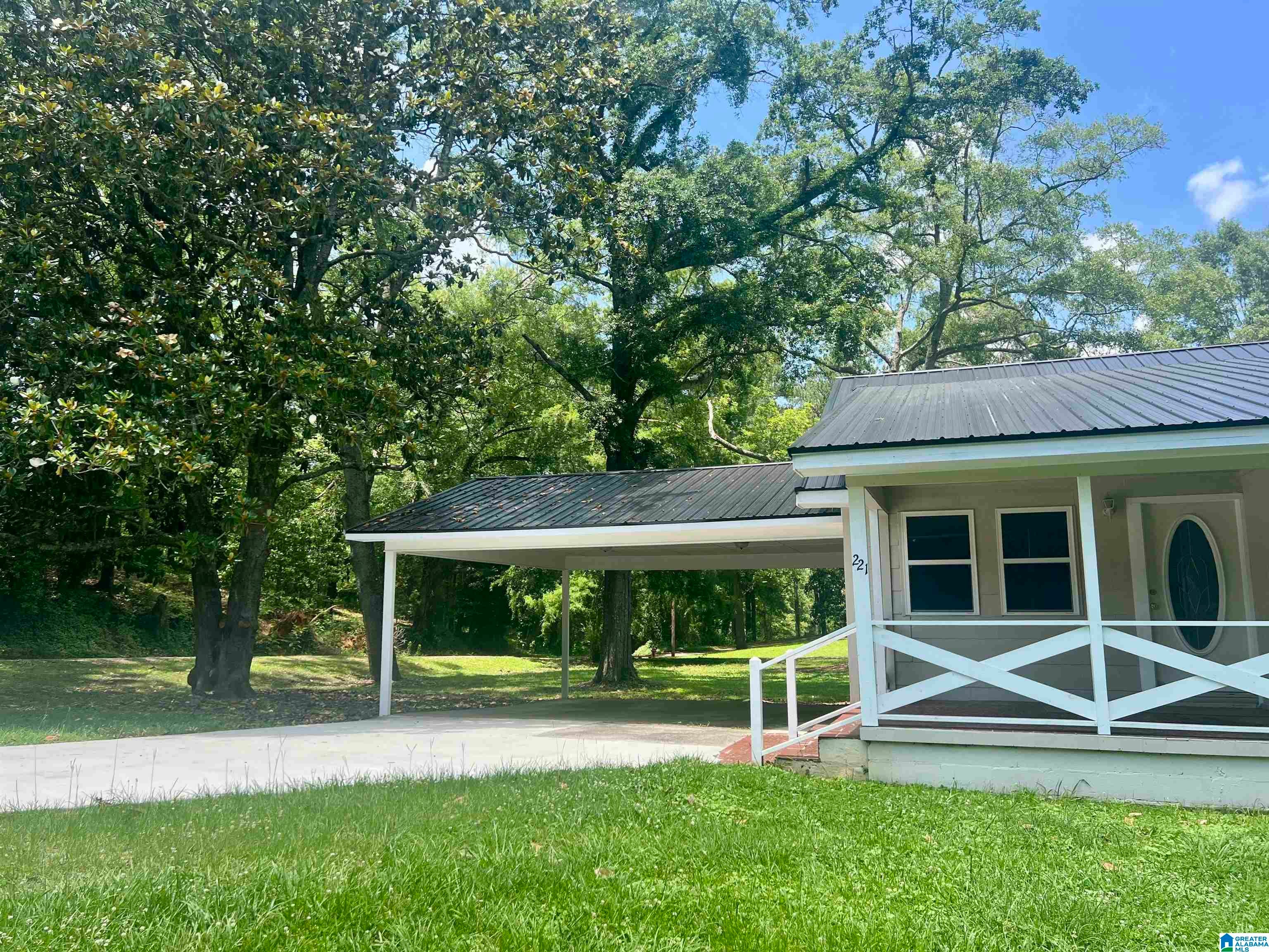 221 WOODLAND AVENUE