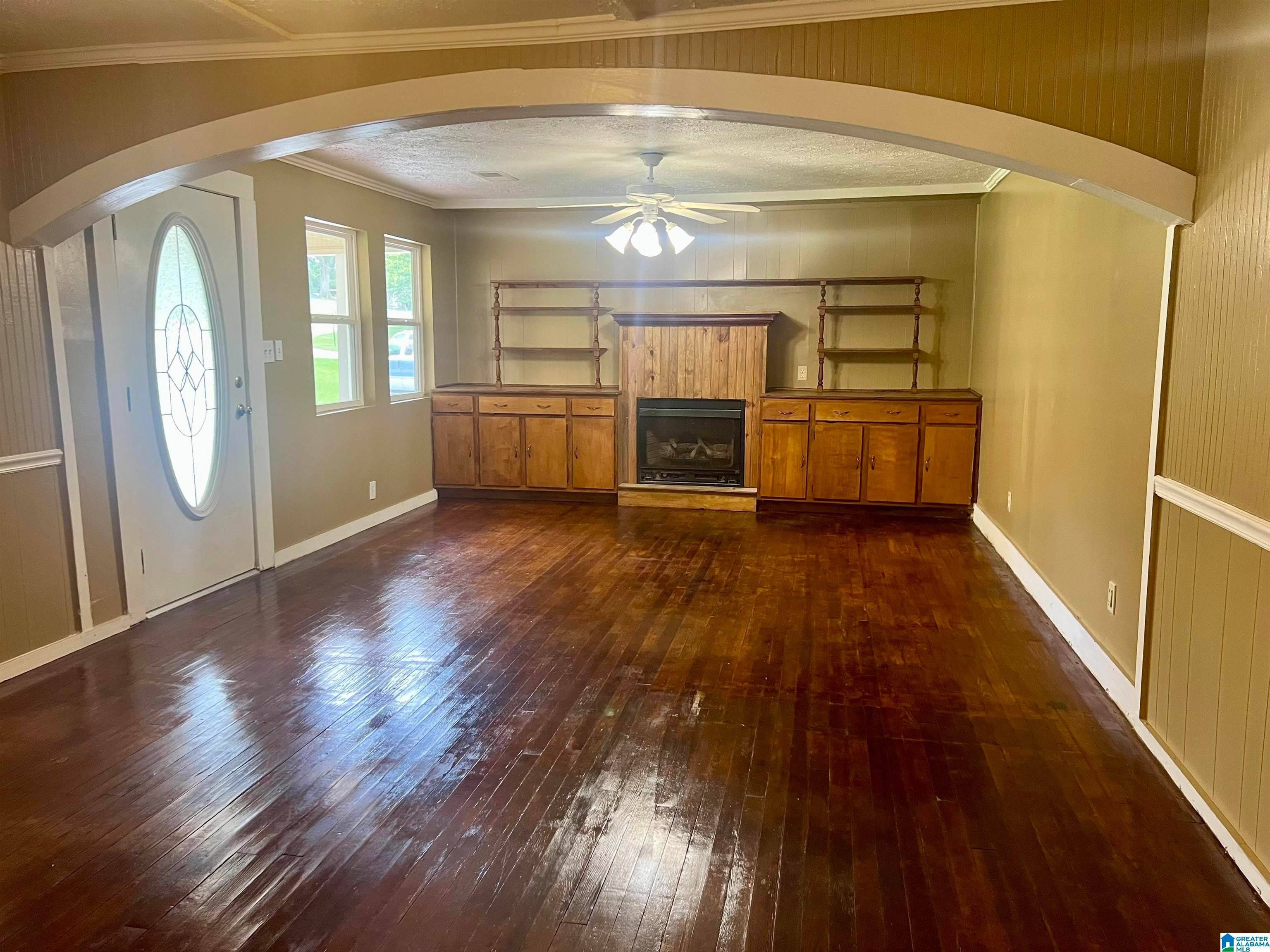 221 WOODLAND AVENUE