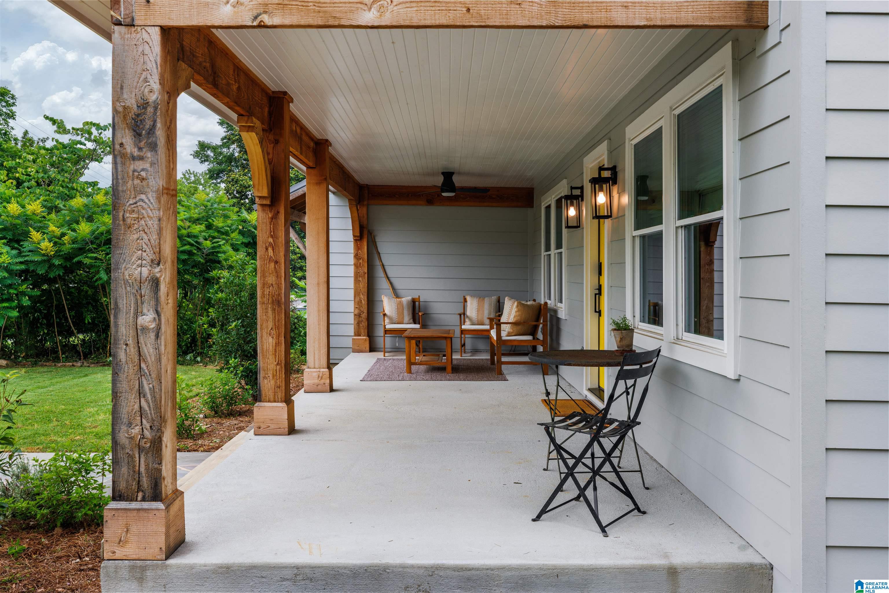 819 COLUMBIANA ROAD