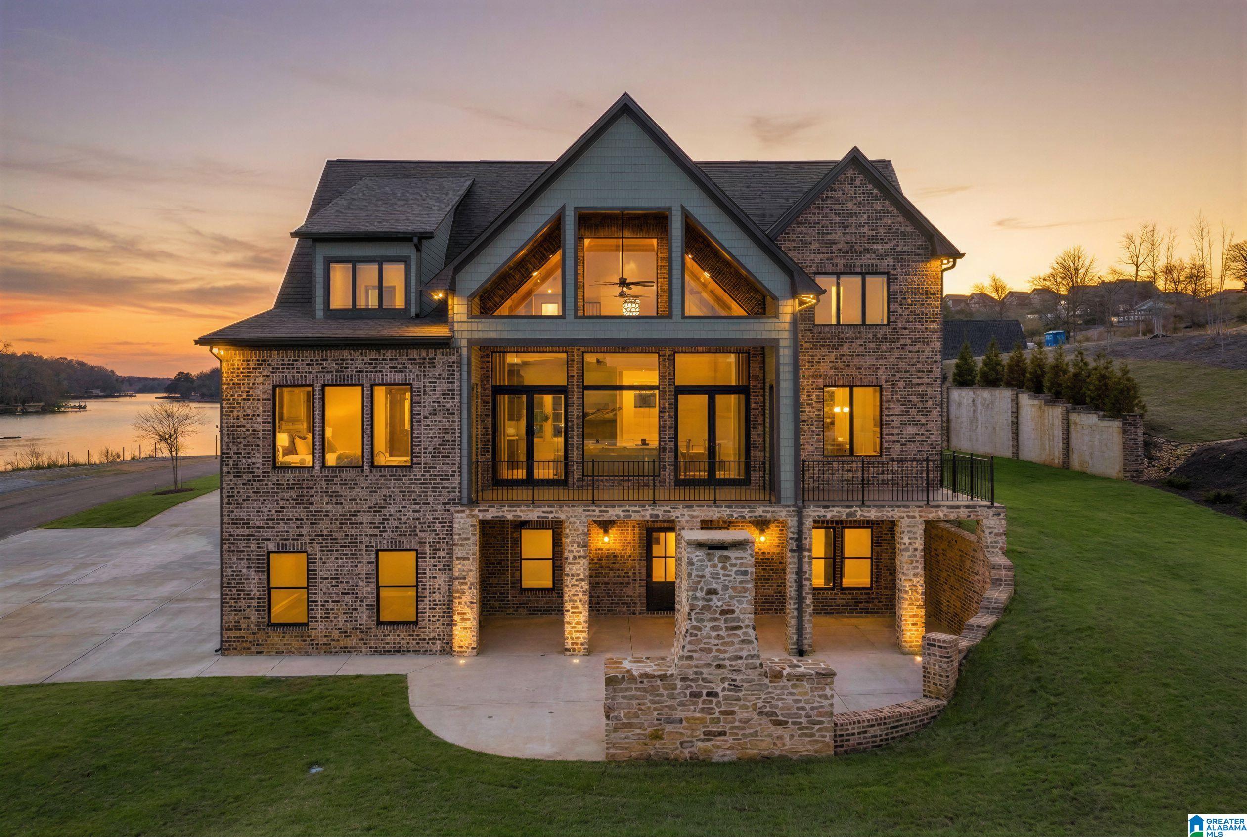 445 LAKE POINTE DRIVE