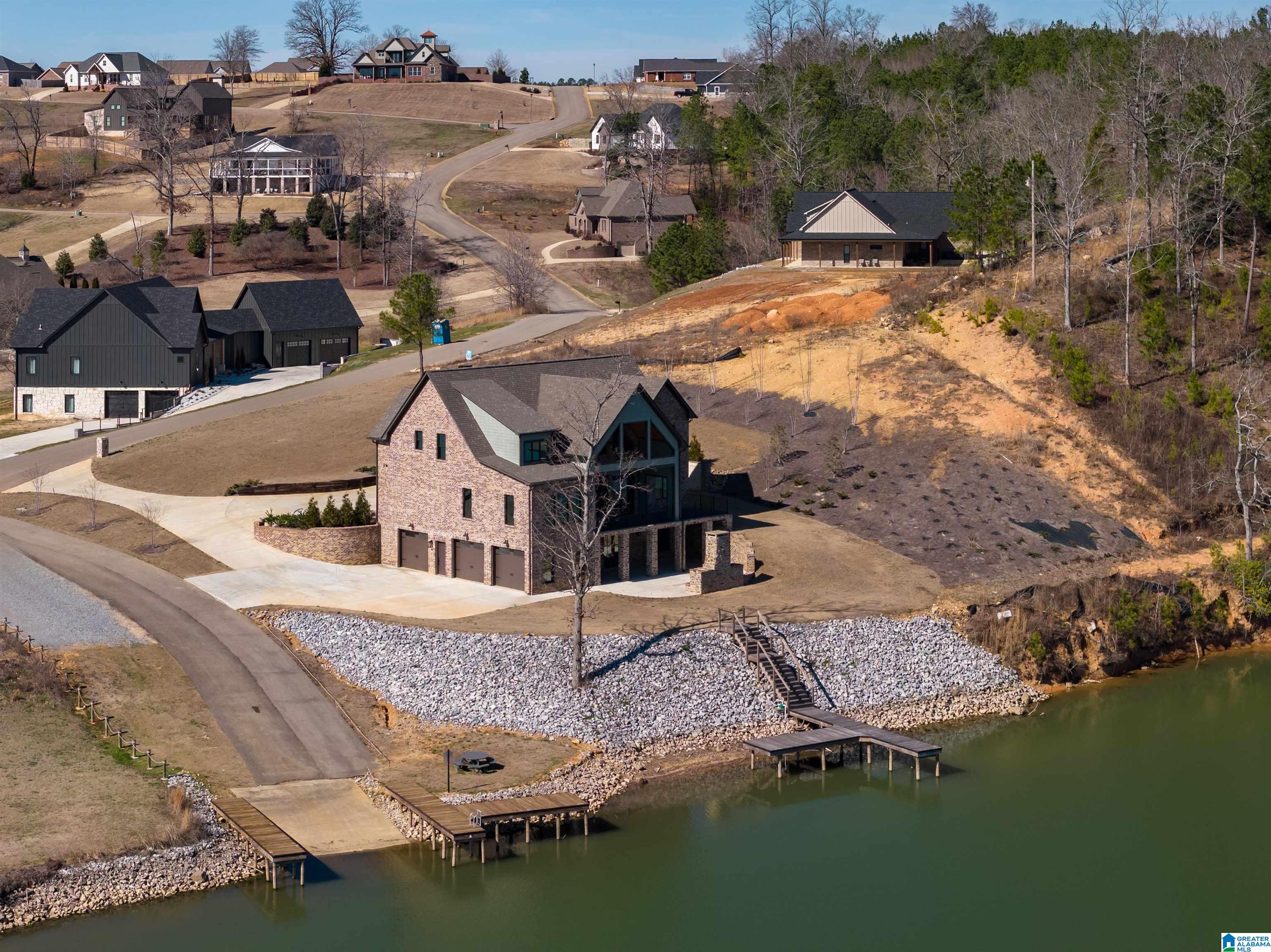 305 LAKE POINTE DRIVE