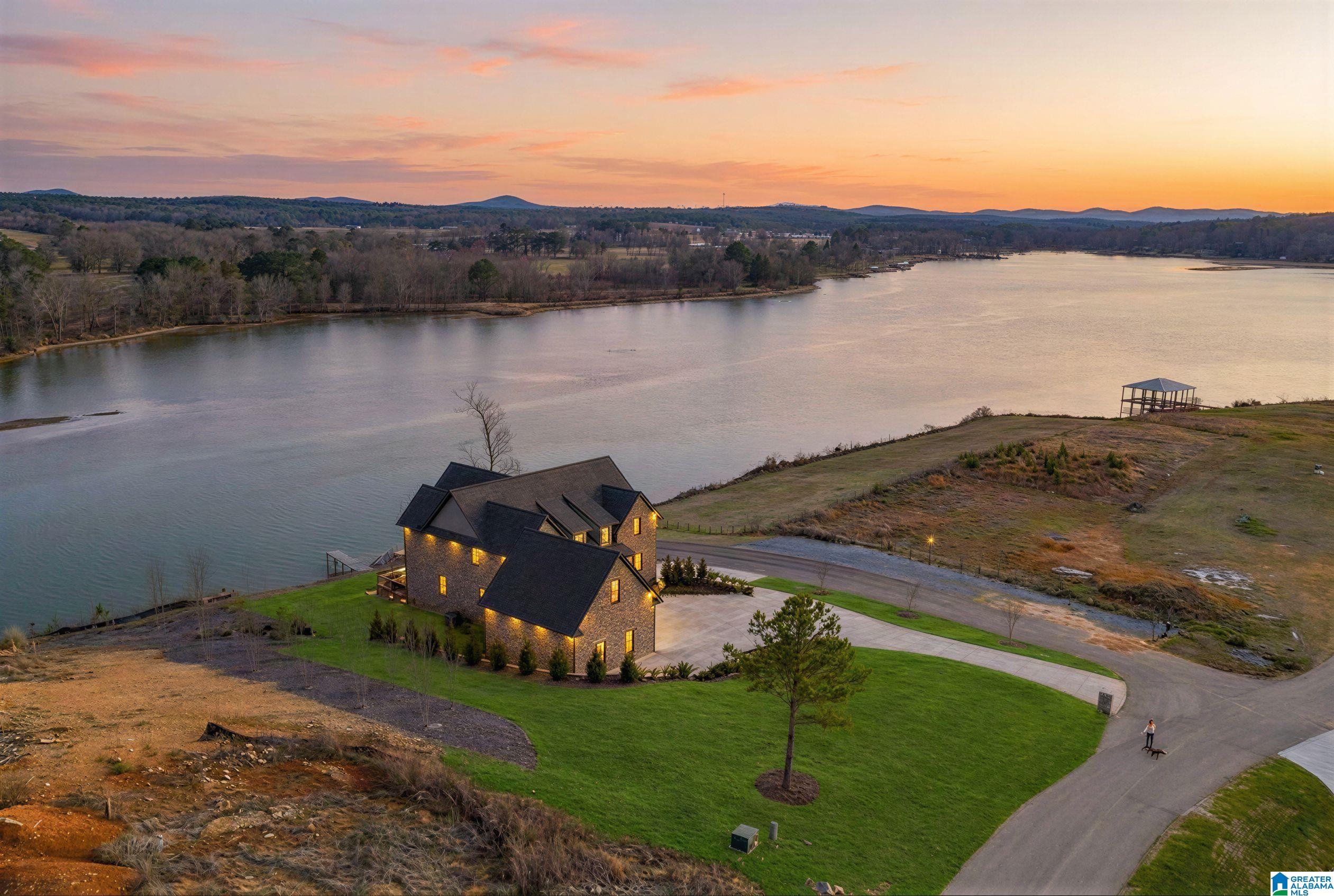 445 LAKE POINTE DRIVE