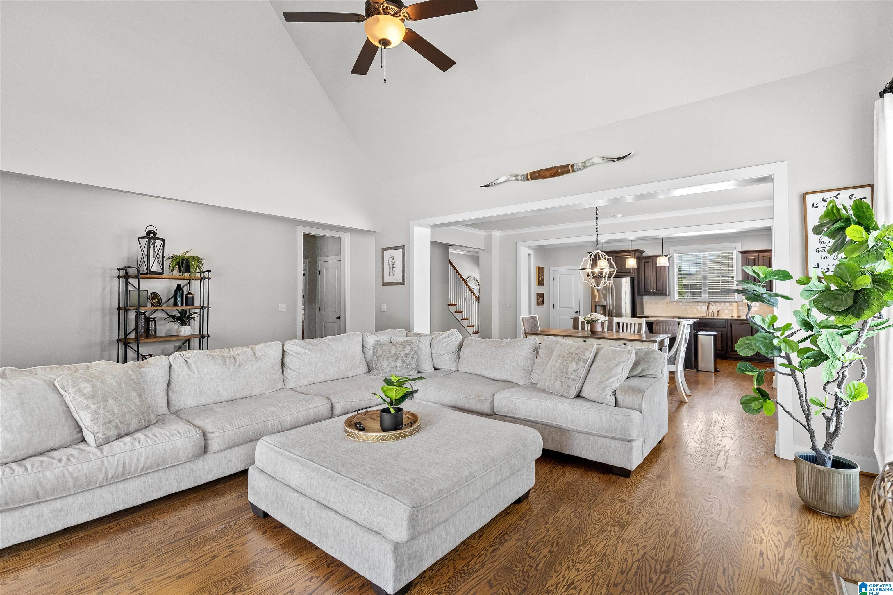 1073 EVAN CIRCLE