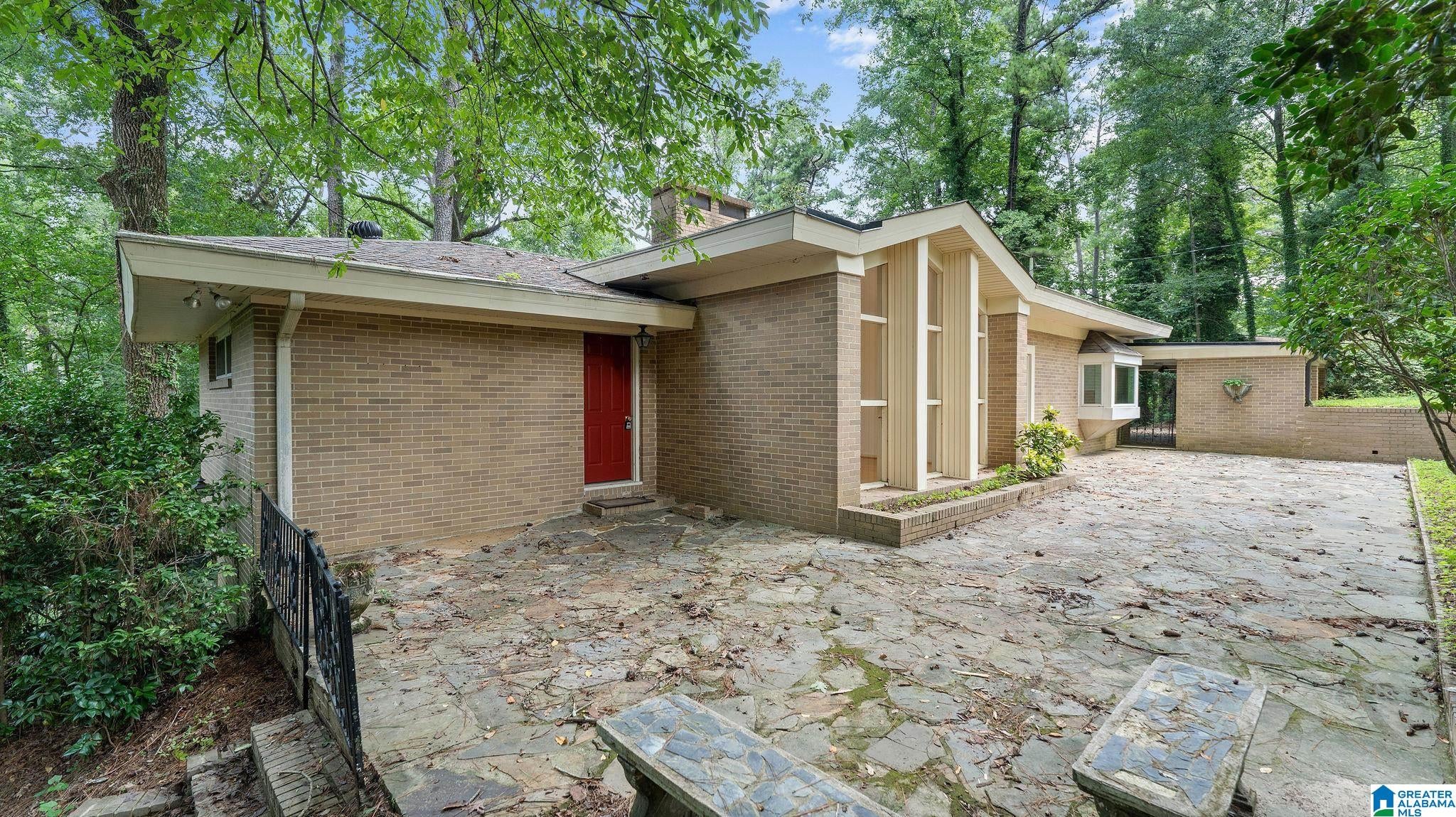 3515 WOODLAND HILLS DRIVE