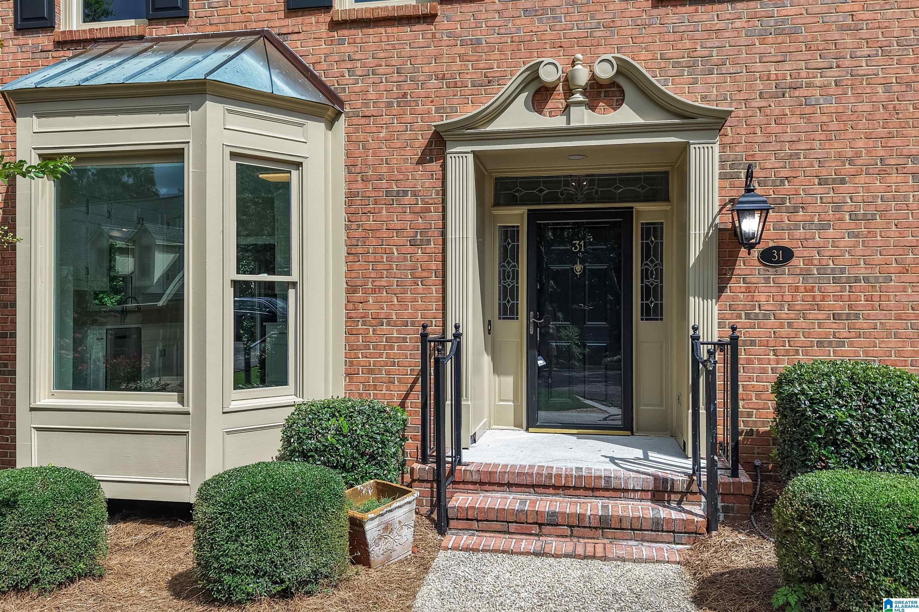 31 THE OAKS CIRCLE