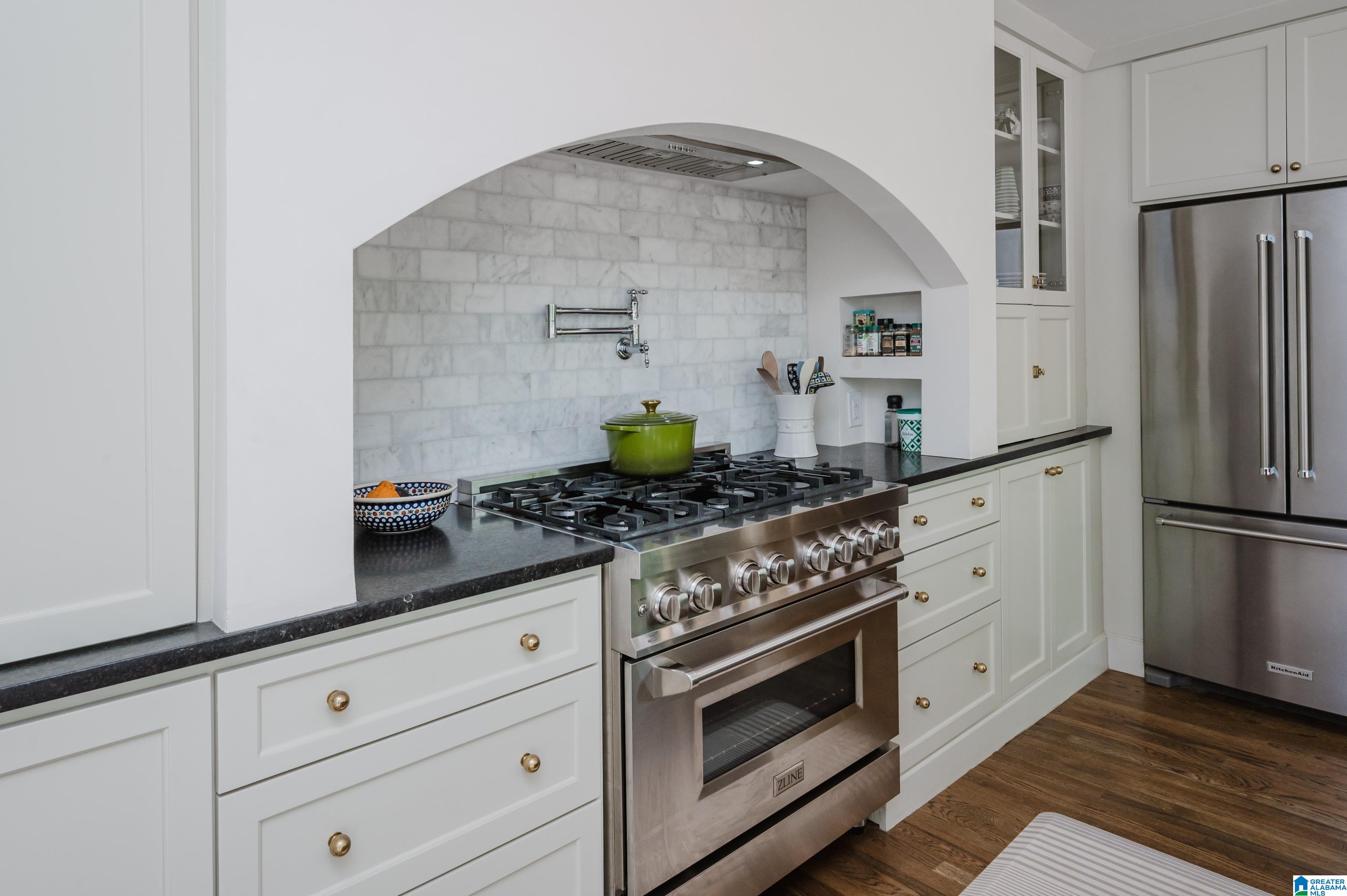 1545 VALLEY VIEW DRIVE