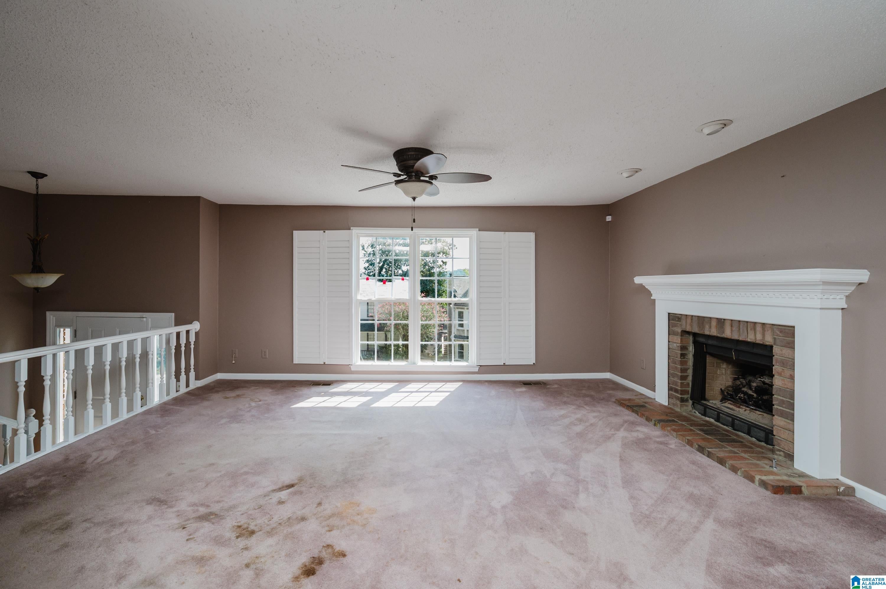 2220 WILLIAMSBURG DRIVE