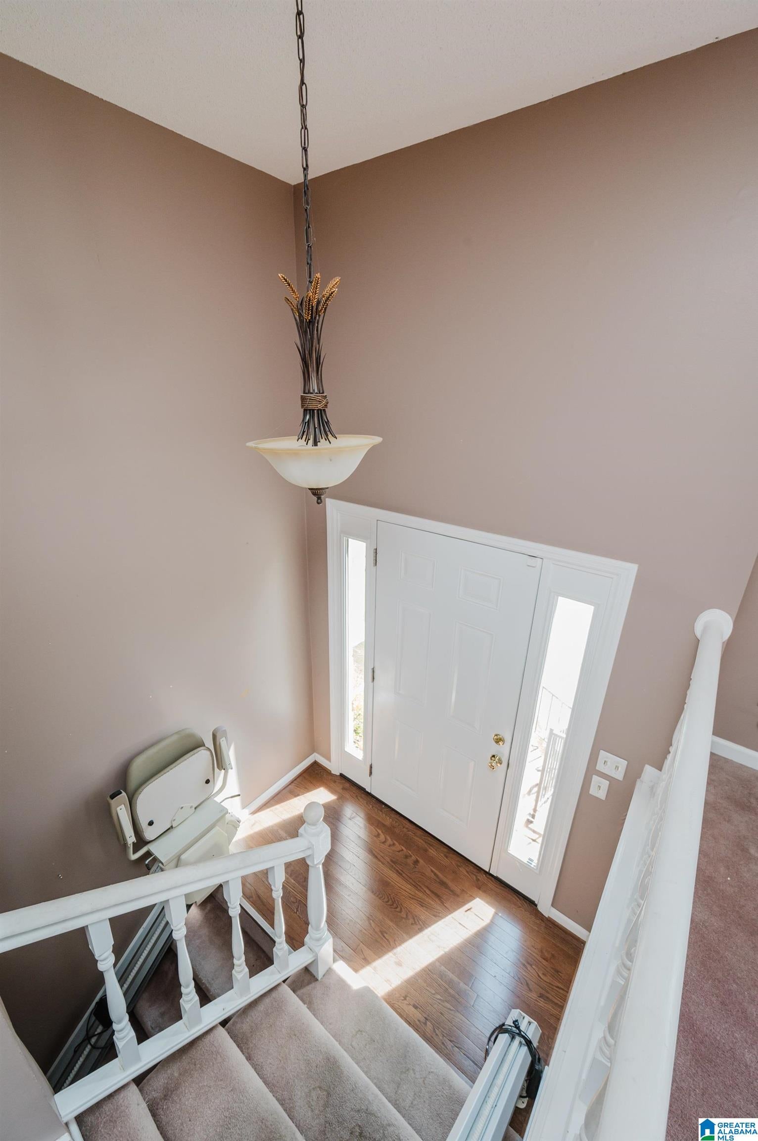 2220 WILLIAMSBURG DRIVE