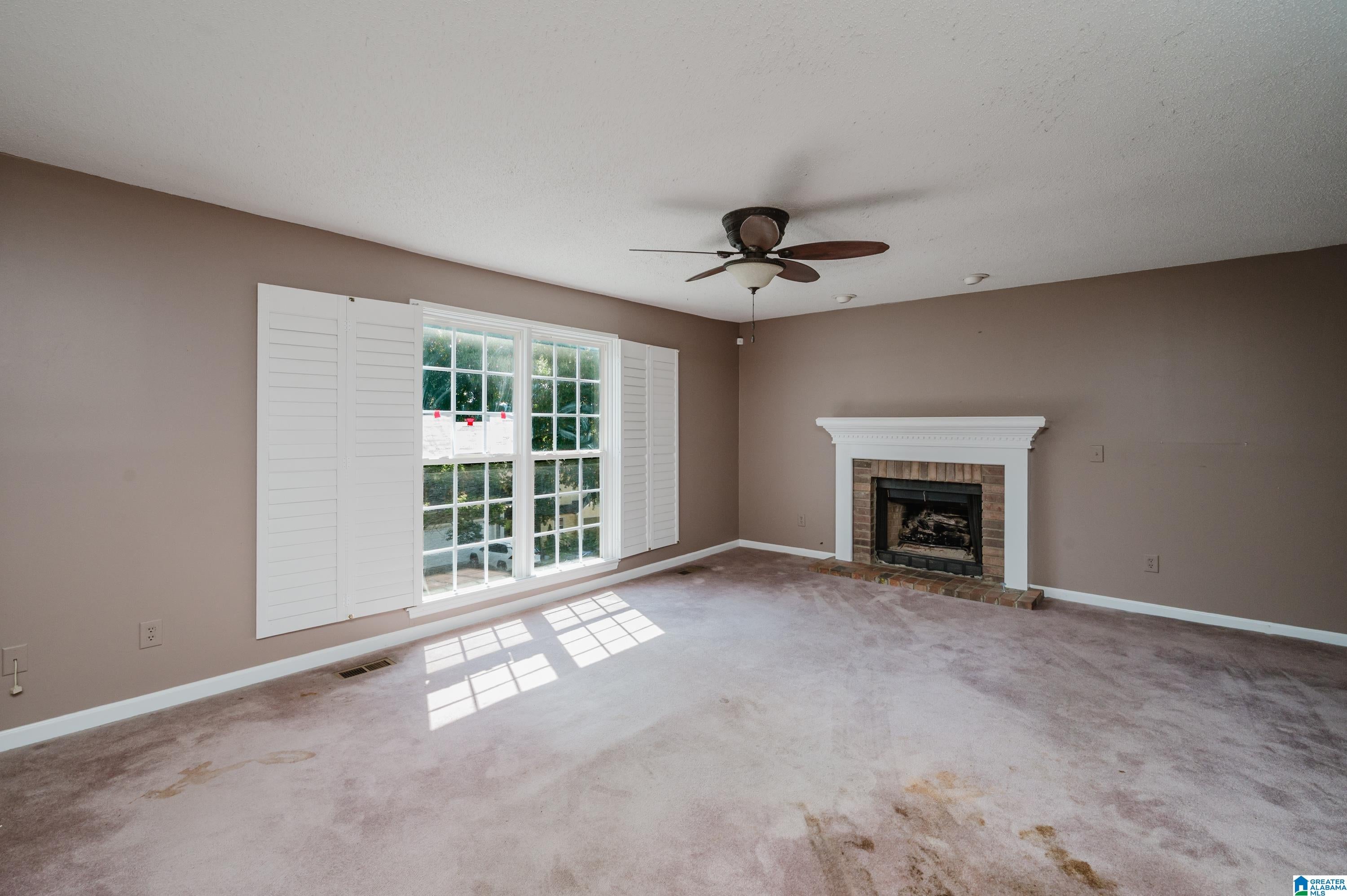 2220 WILLIAMSBURG DRIVE