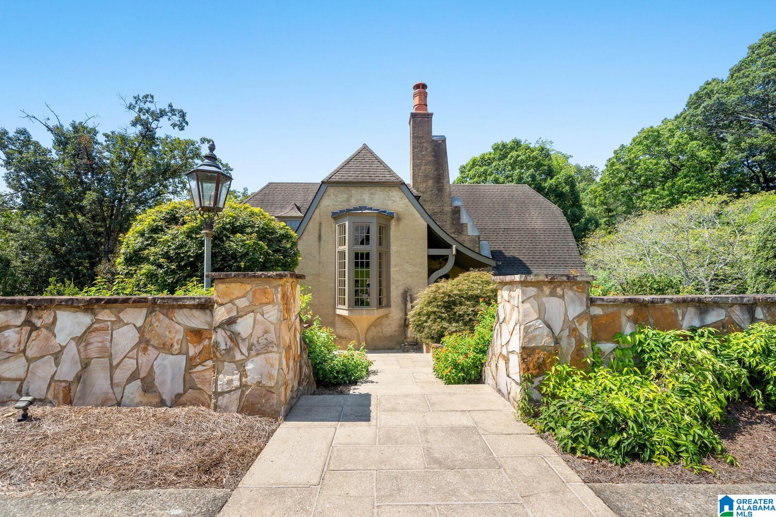 1401 WINDSOR CIRCLE