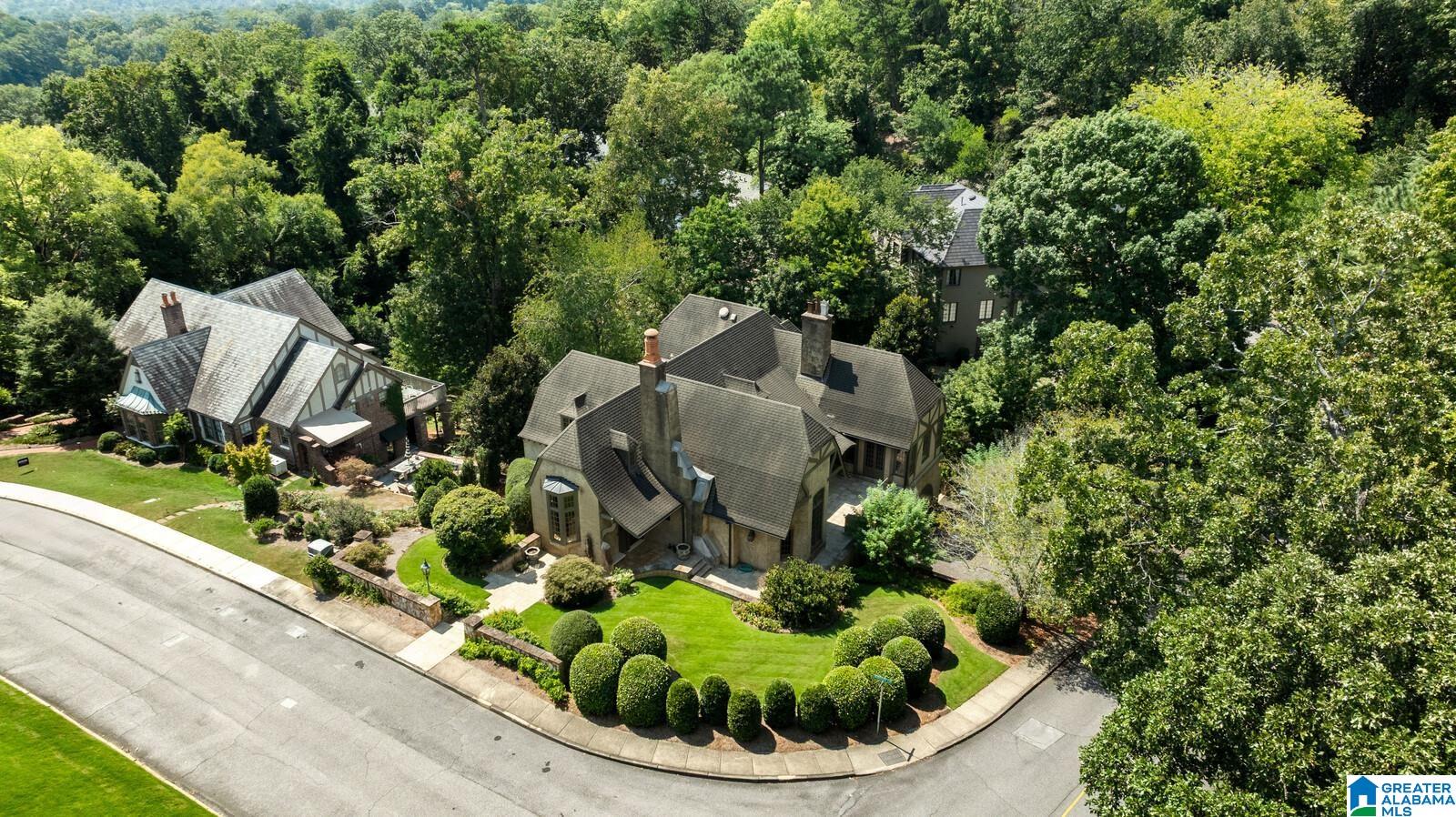 1401 WINDSOR CIRCLE