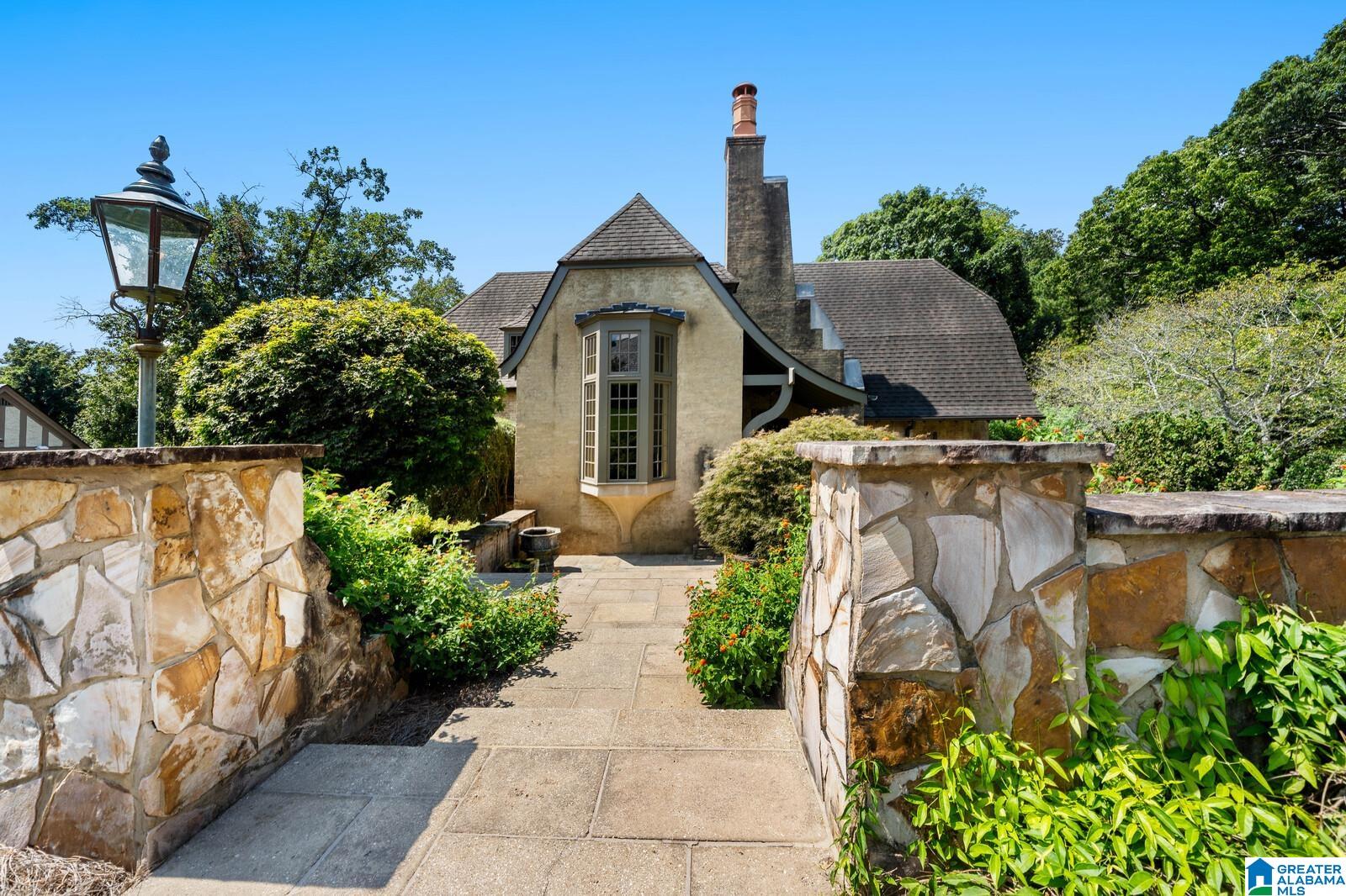 1401 WINDSOR CIRCLE