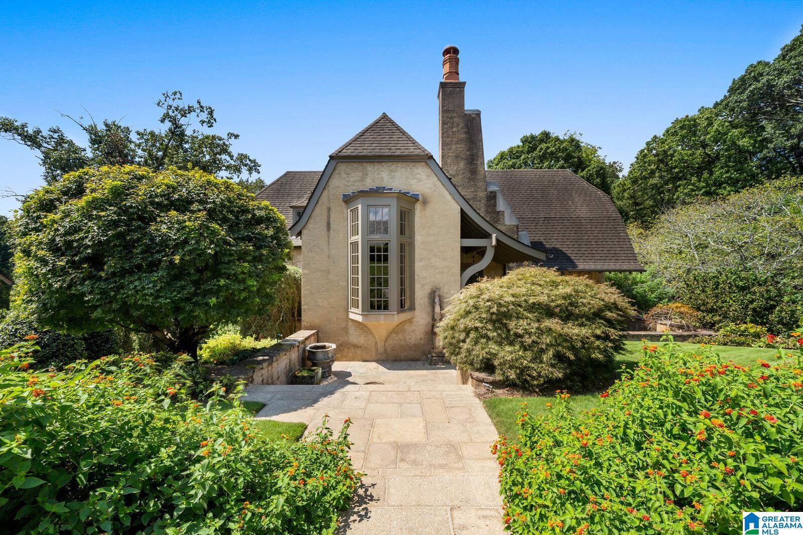 1401 WINDSOR CIRCLE
