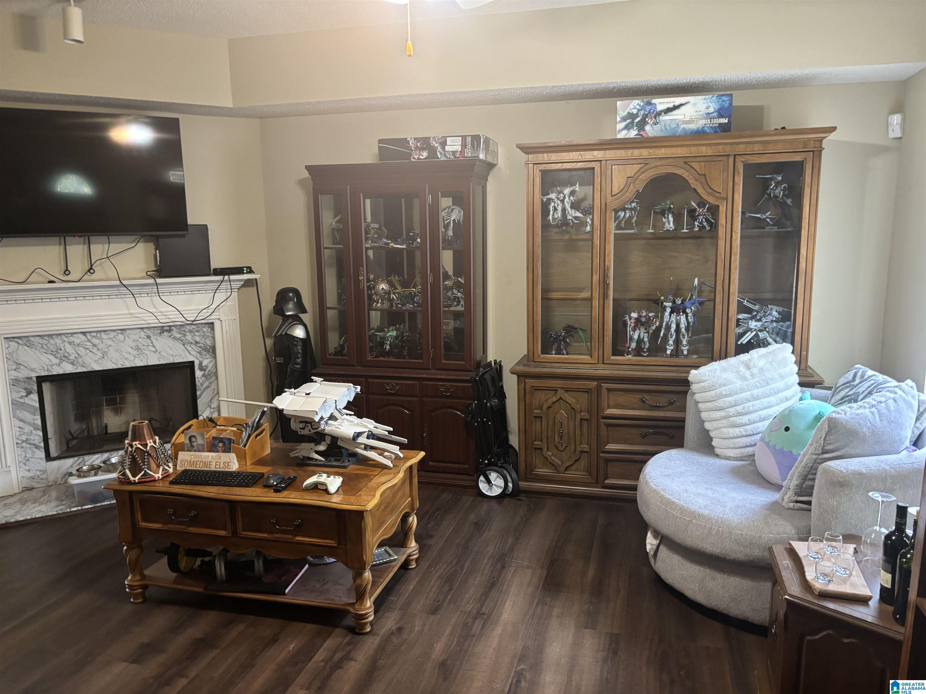 1945 LIVE OAK TRACE