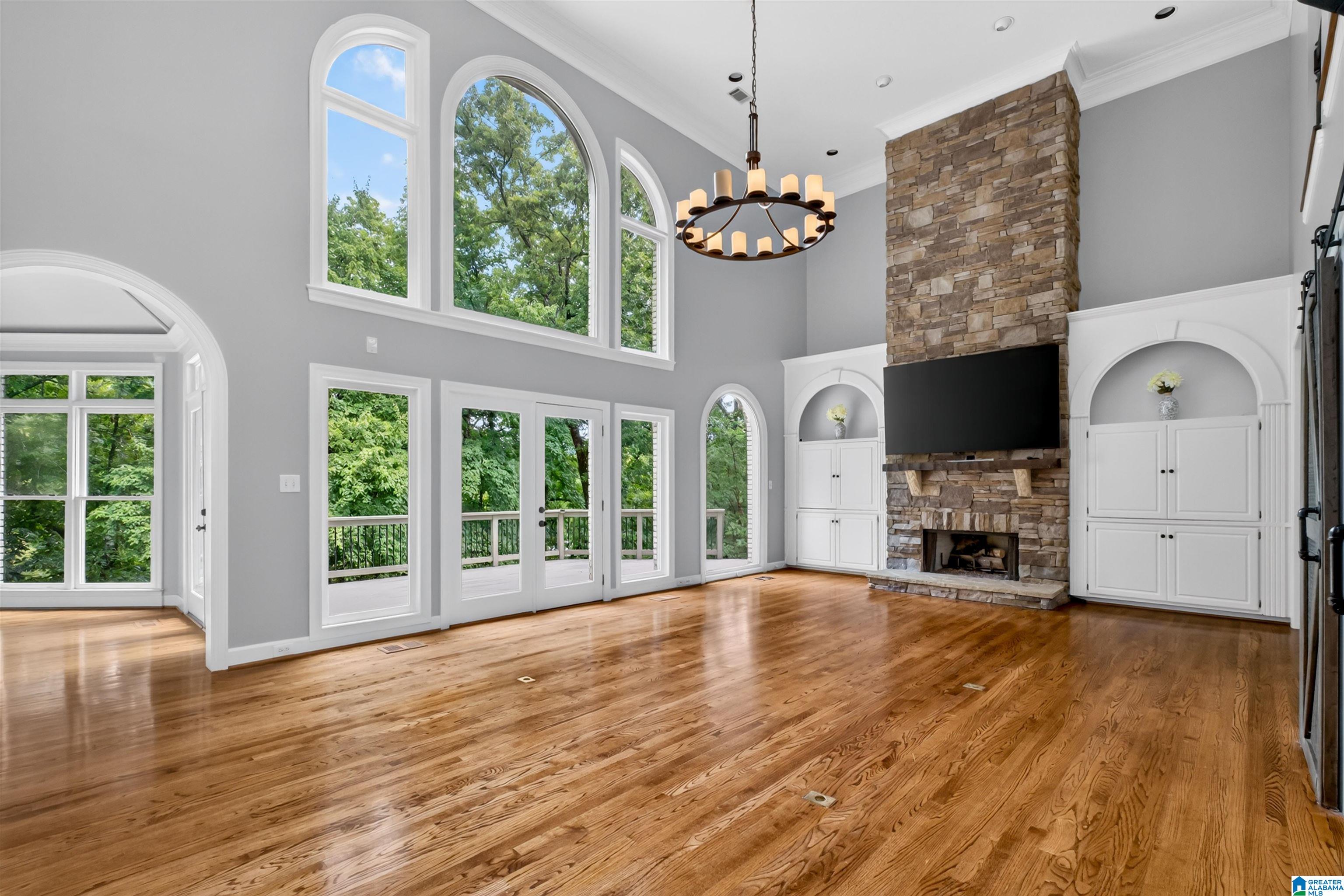 2120 SOUTHWINDS CIRCLE