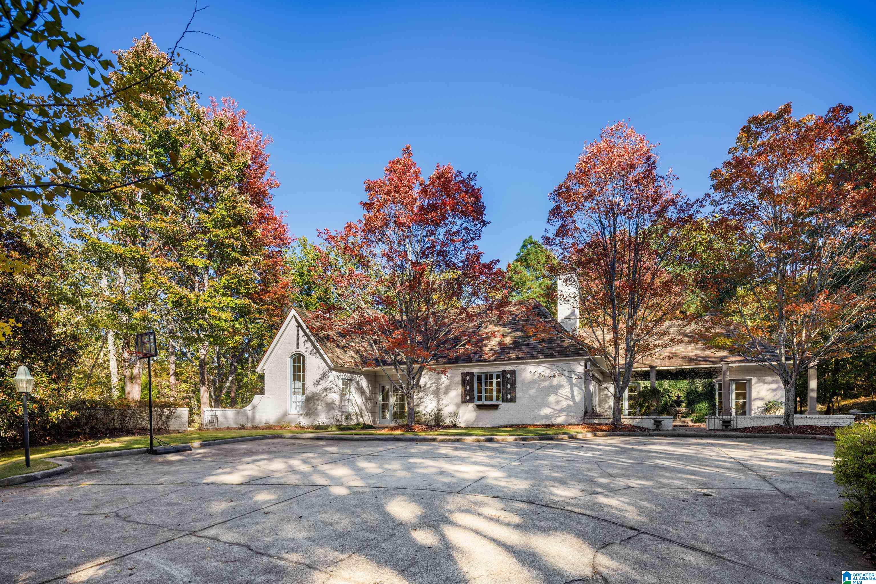 8015 CASTLEHILL ROAD