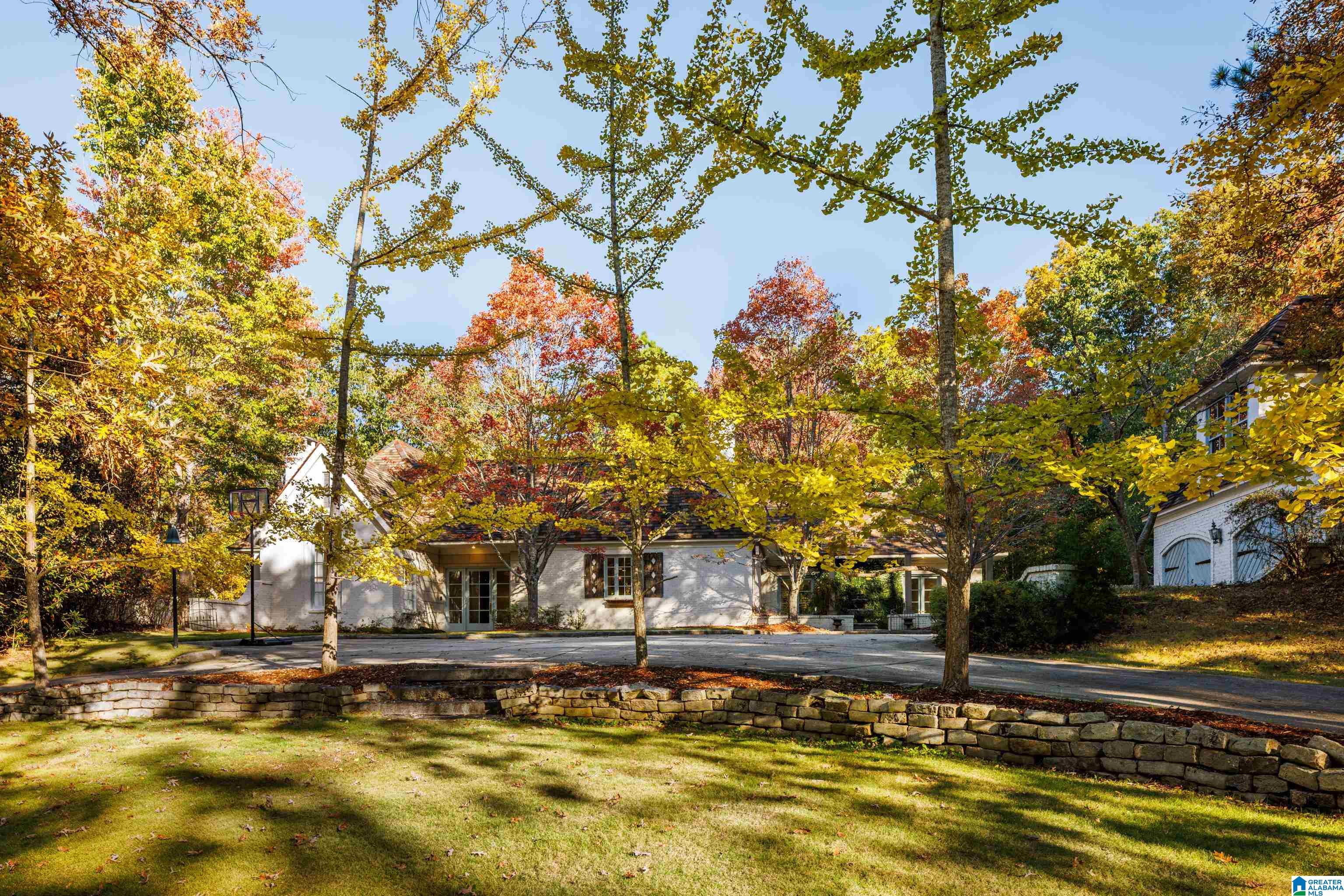 8015 CASTLEHILL ROAD