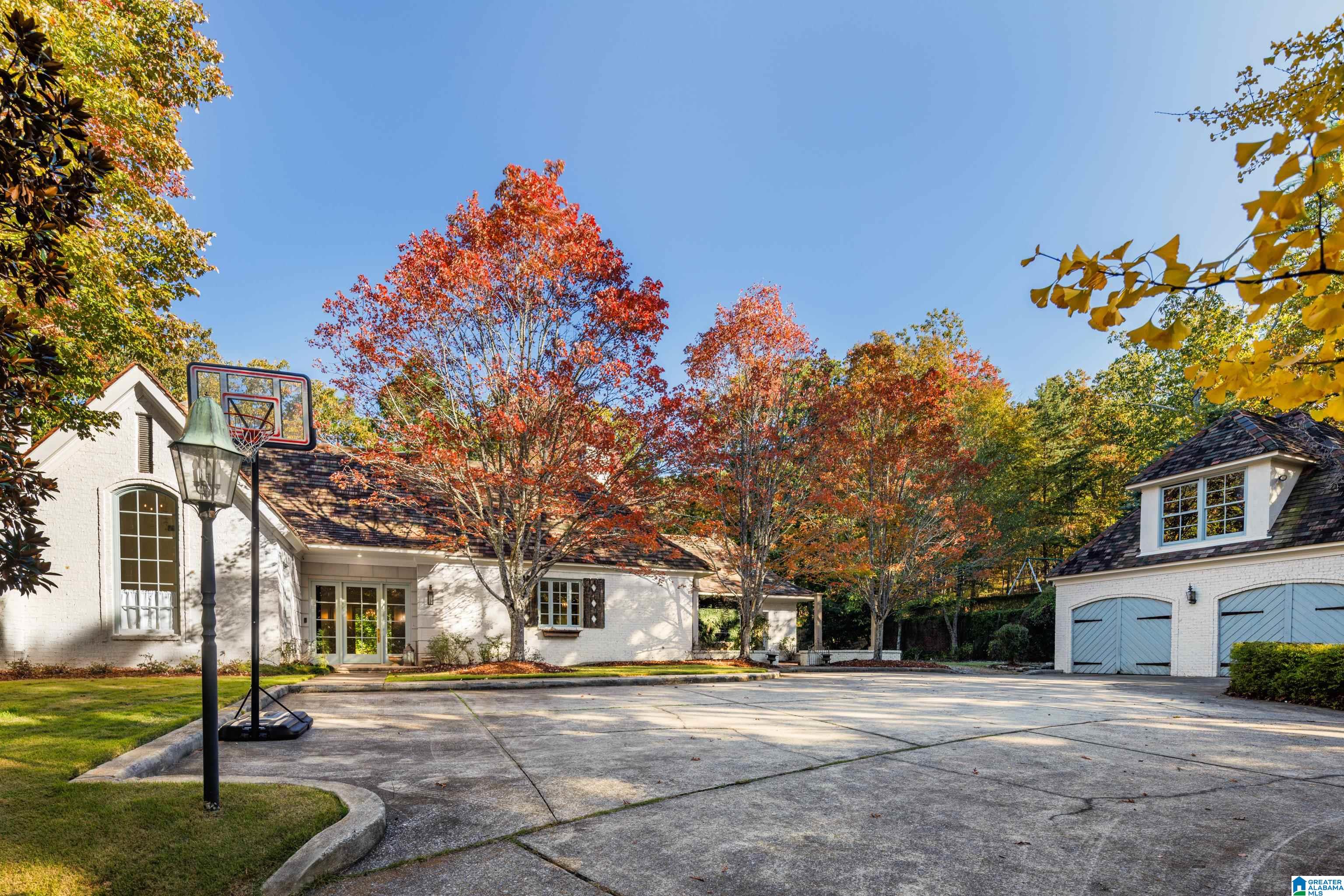 8015 CASTLEHILL ROAD