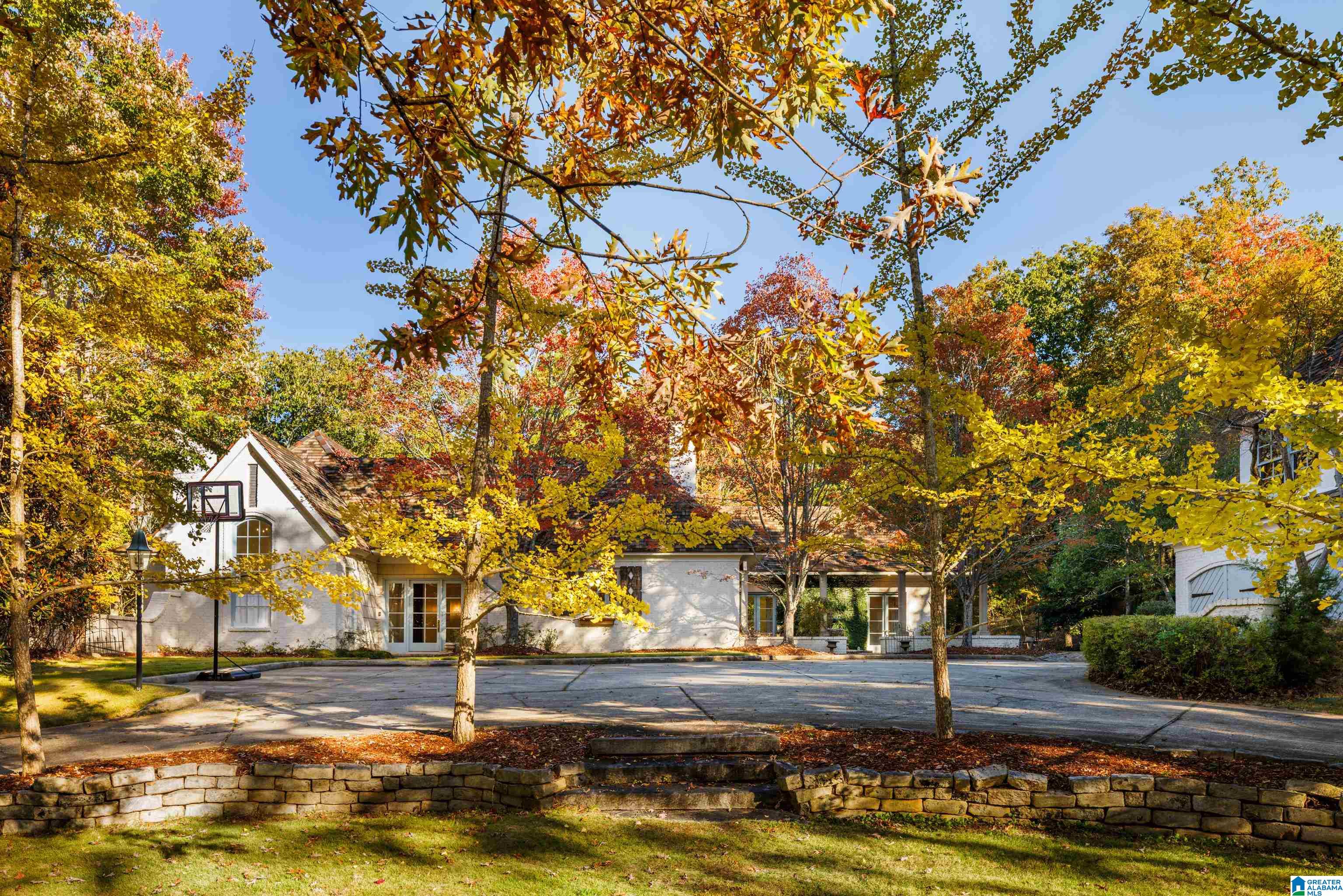 8015 CASTLEHILL ROAD