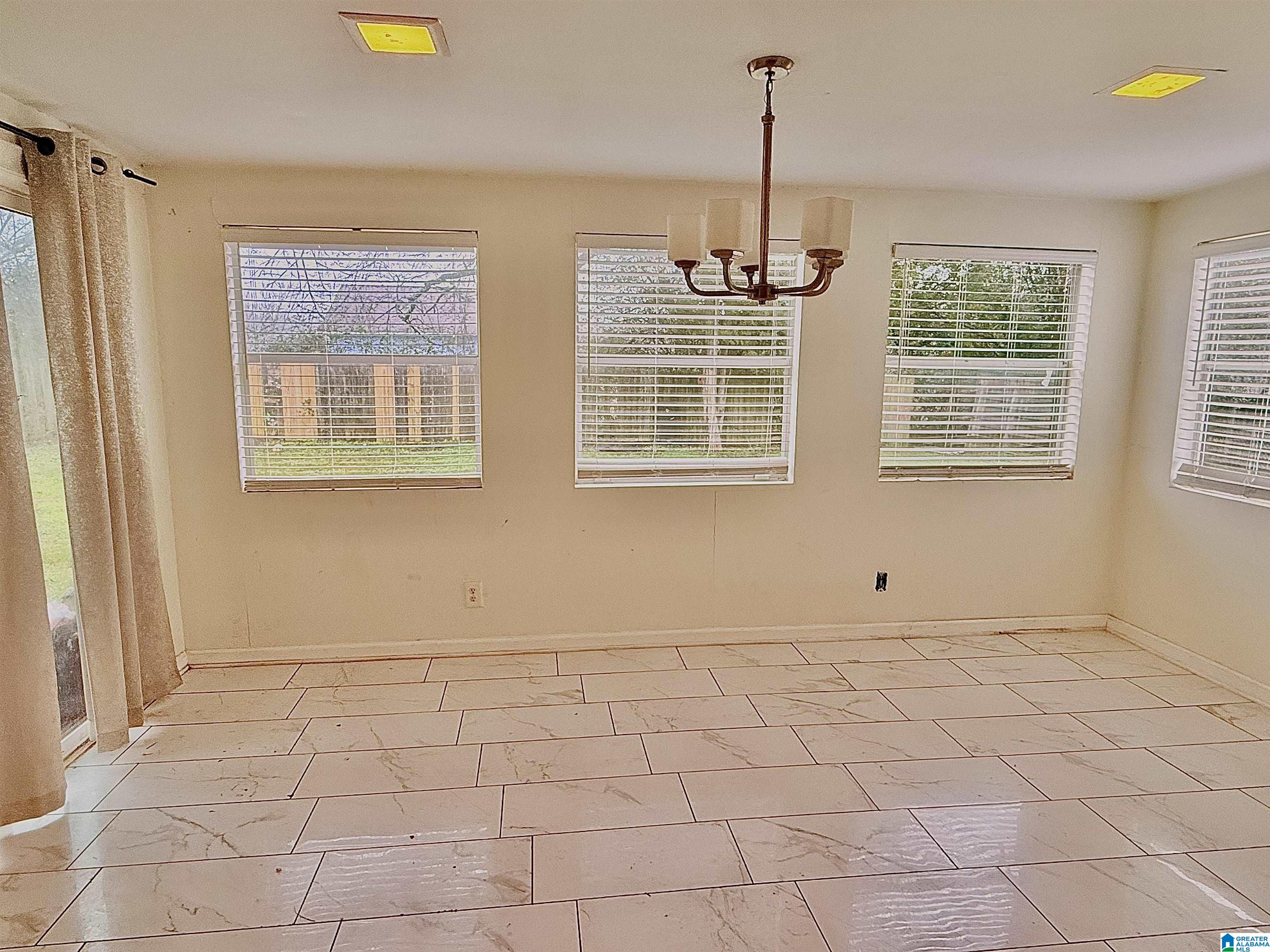 8425 LANEWOOD CIRCLE