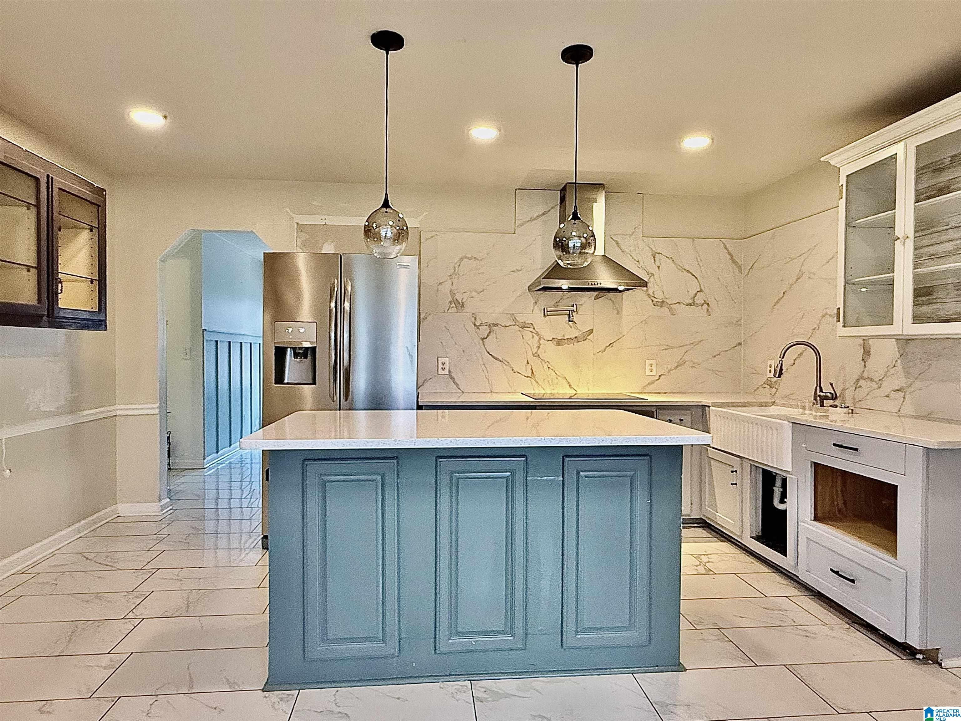 8425 LANEWOOD CIRCLE