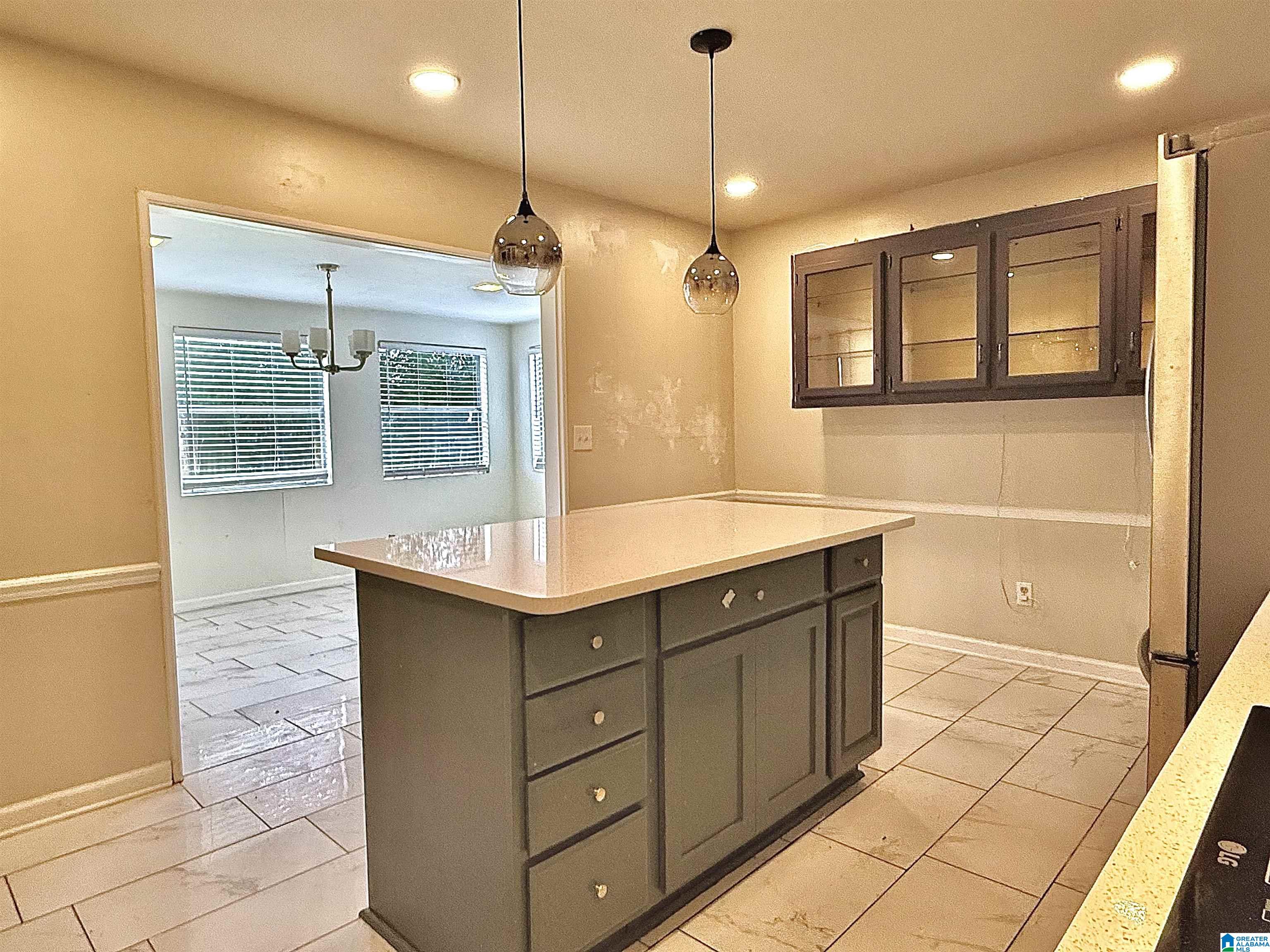 8425 LANEWOOD CIRCLE