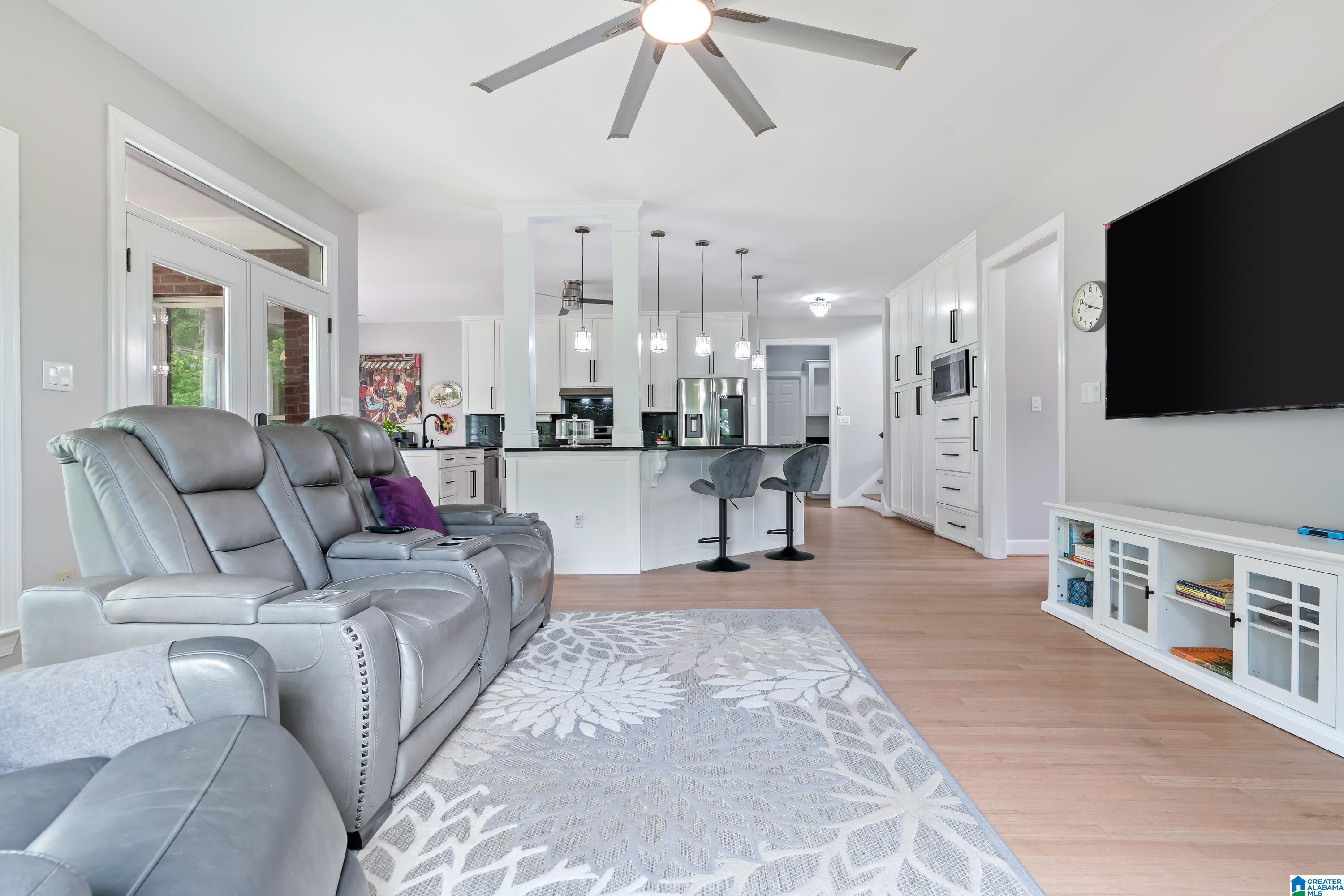 409 PINEVIEW DRIVE