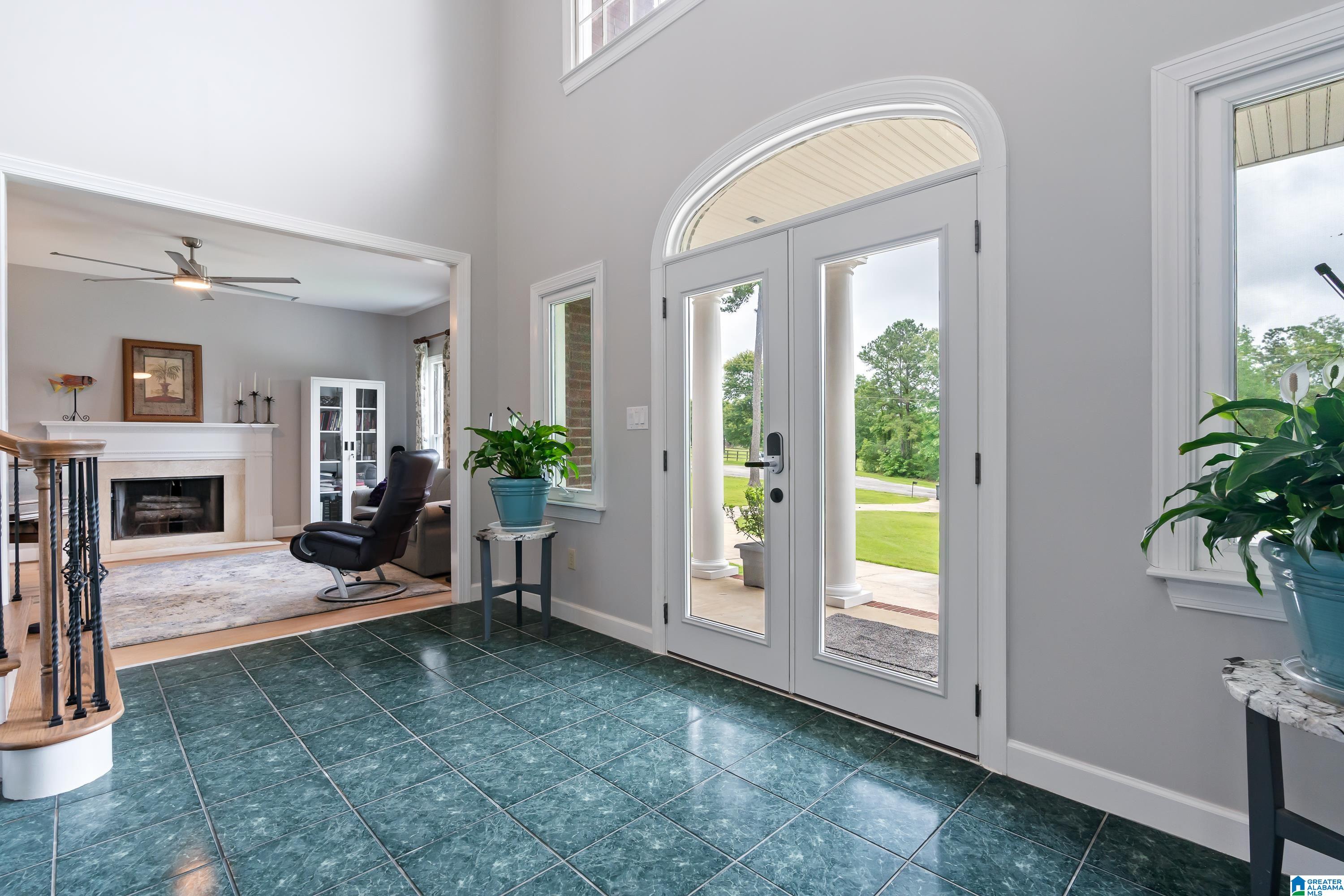 409 PINEVIEW DRIVE
