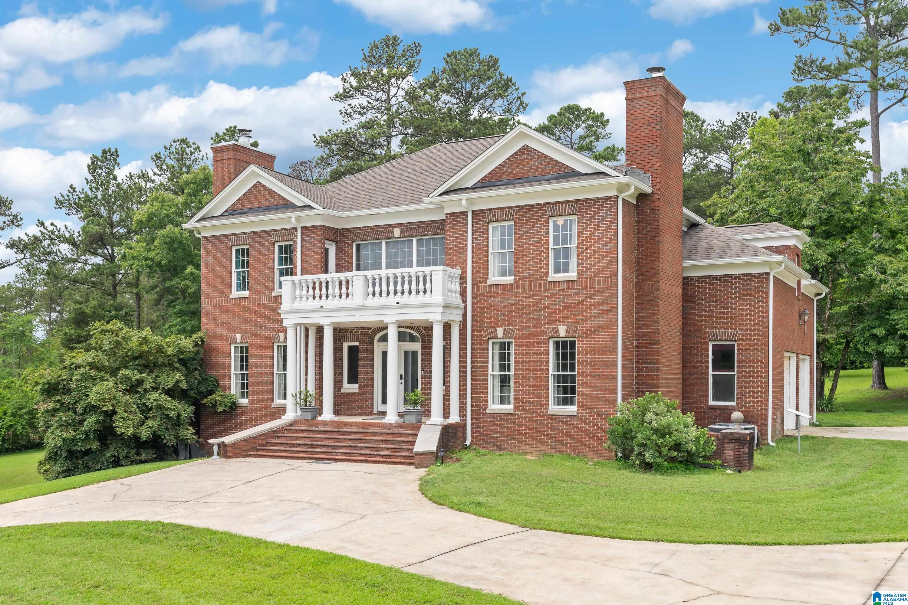409 PINEVIEW DRIVE