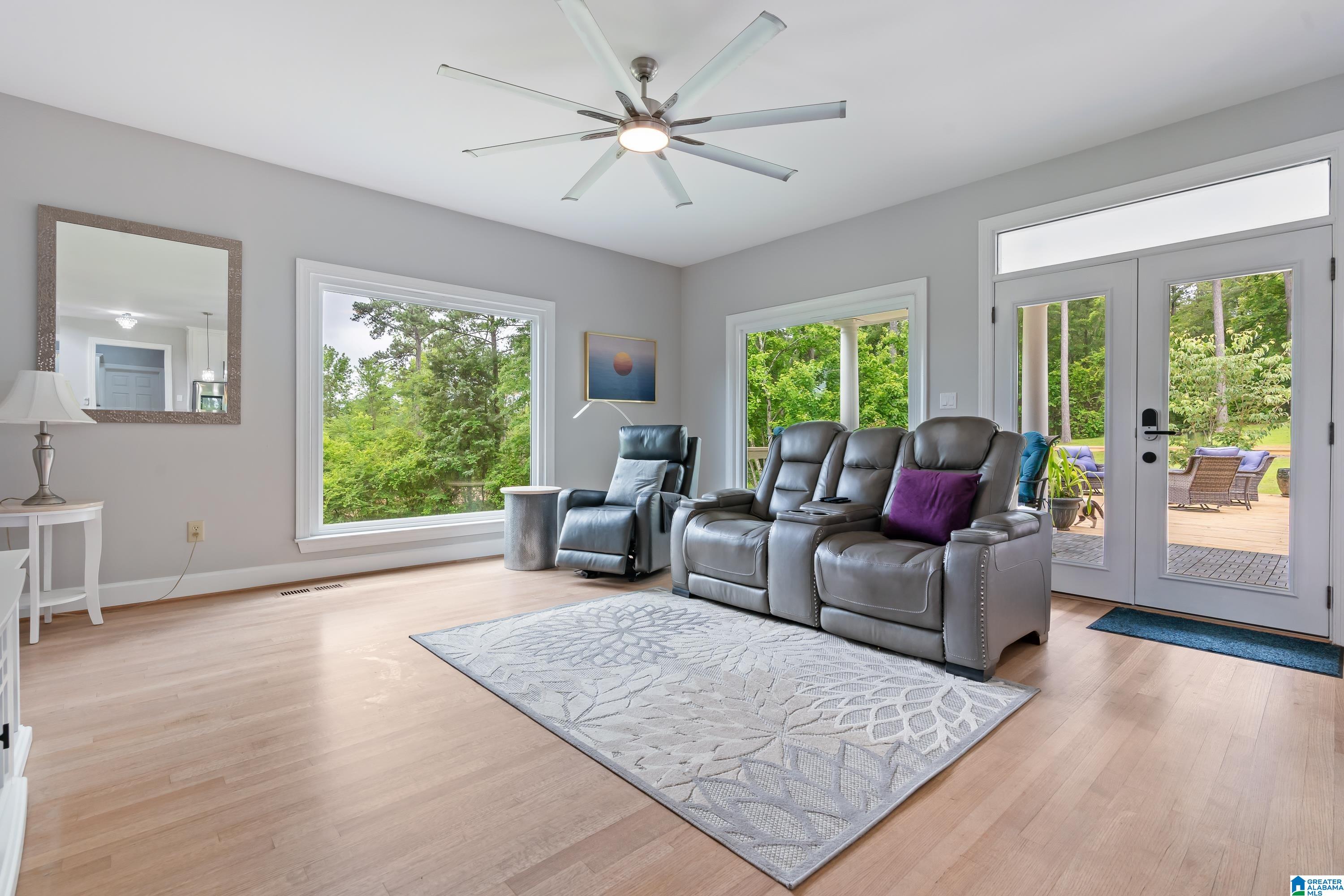 409 PINEVIEW DRIVE