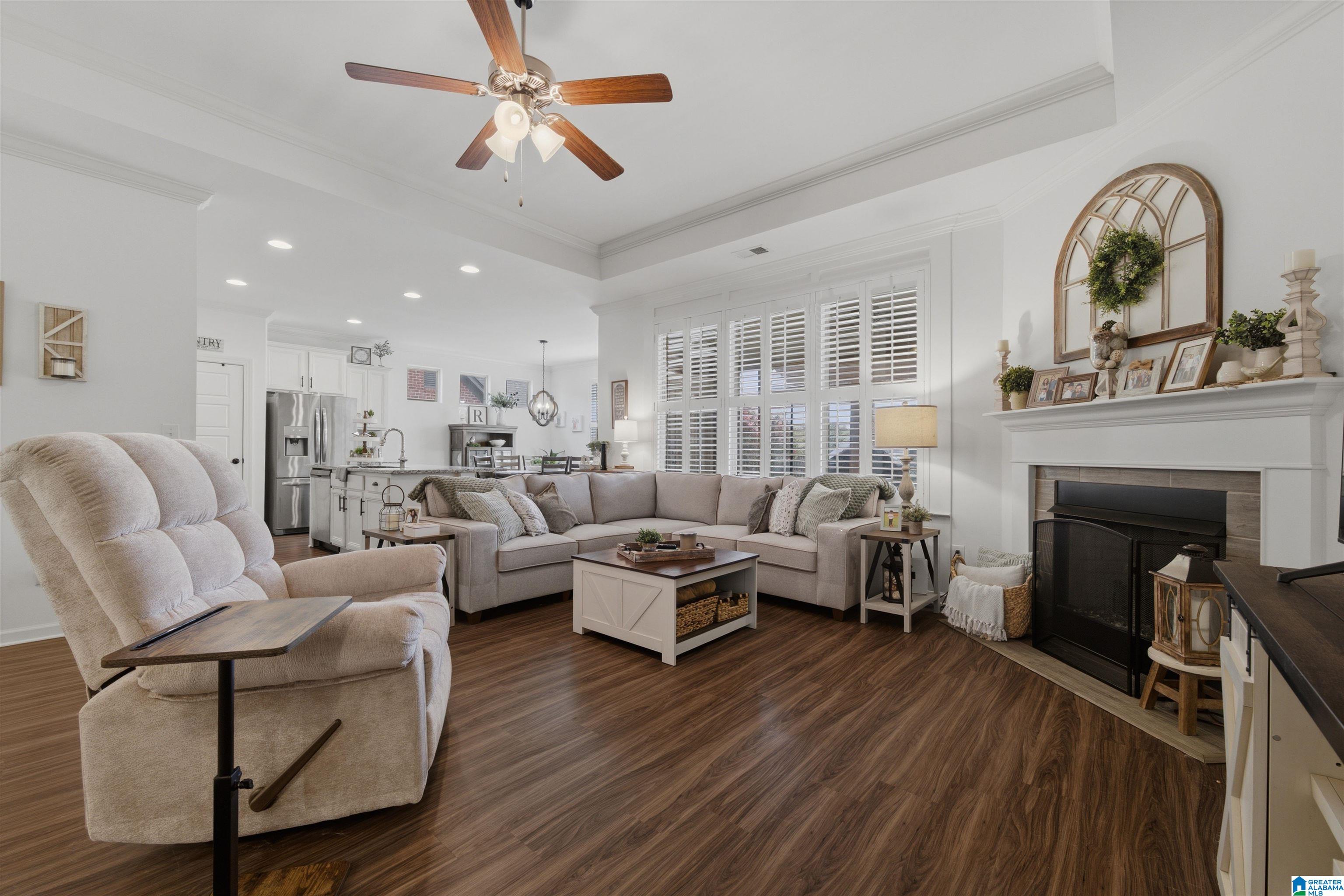 213 CREEKSIDE COURT