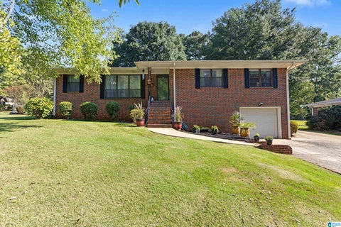 Photo of 2101 Longview Drive, HUEYTOWN, AL 35023 (MLS # 21464841)