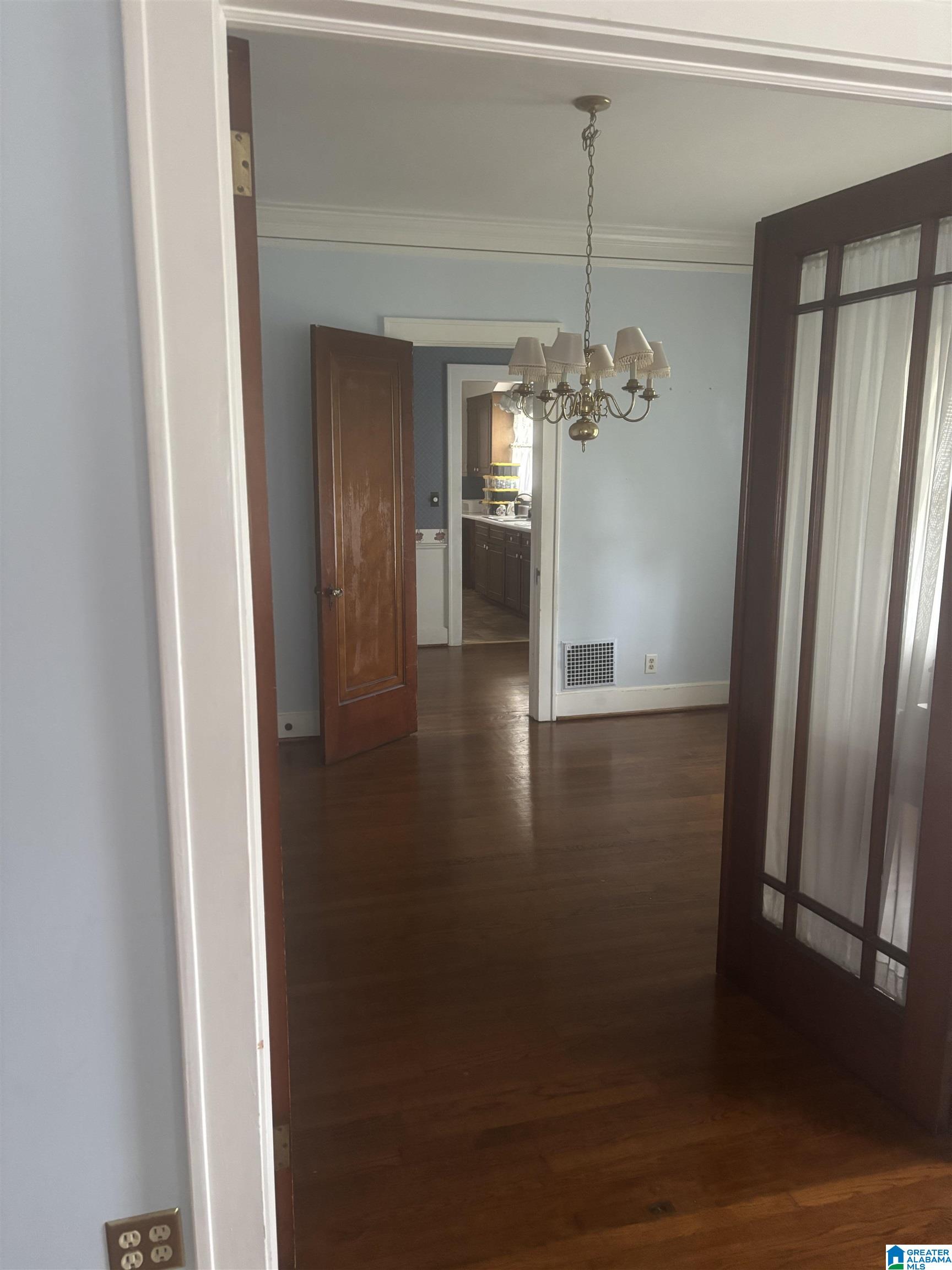 9 E WALNUT STREET
