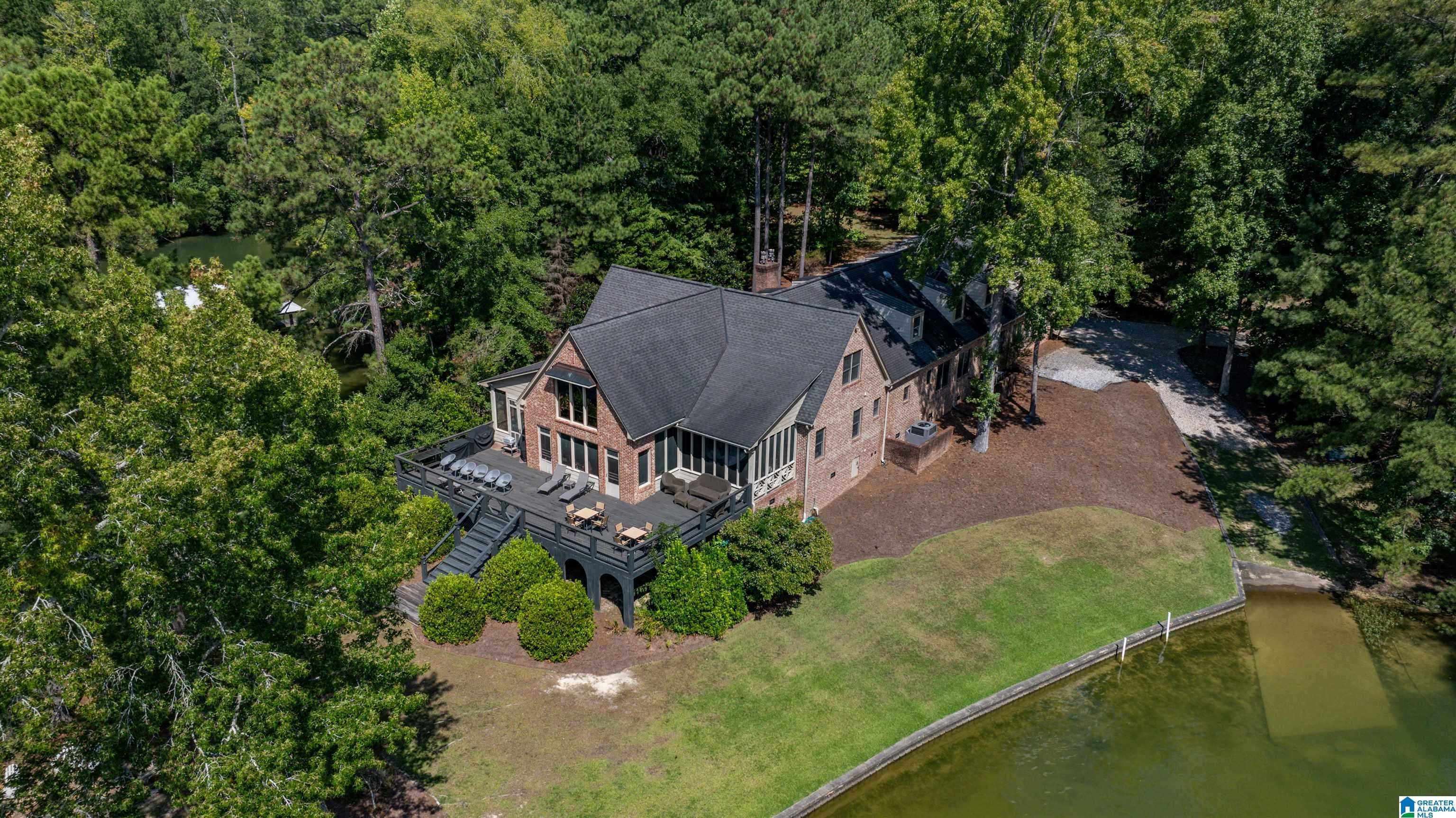 330 FOX RUN