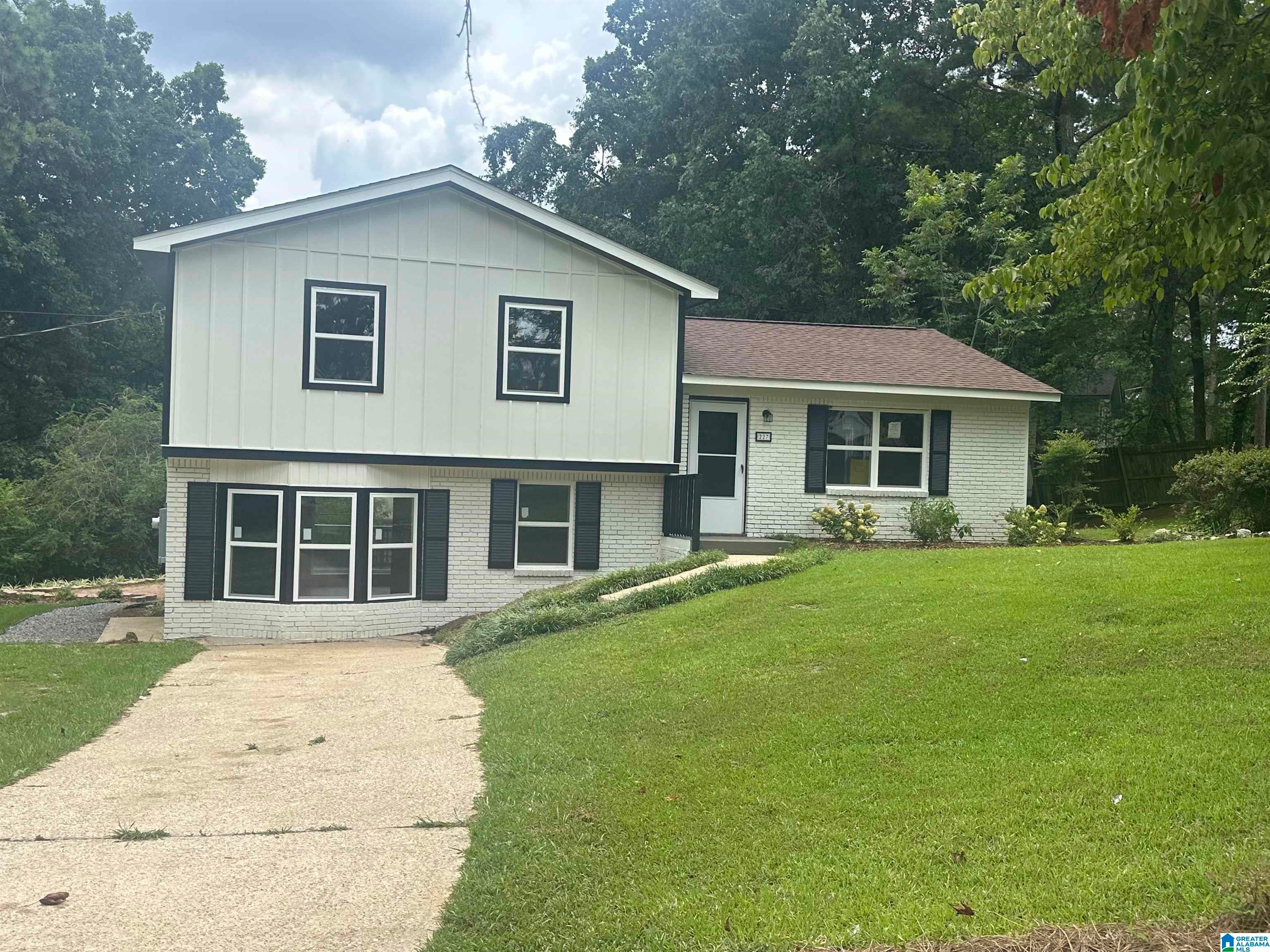 Photo 1 of 34 — 227 27TH COURT CIRCLE NW, BIRMINGHAM, AL 35215
