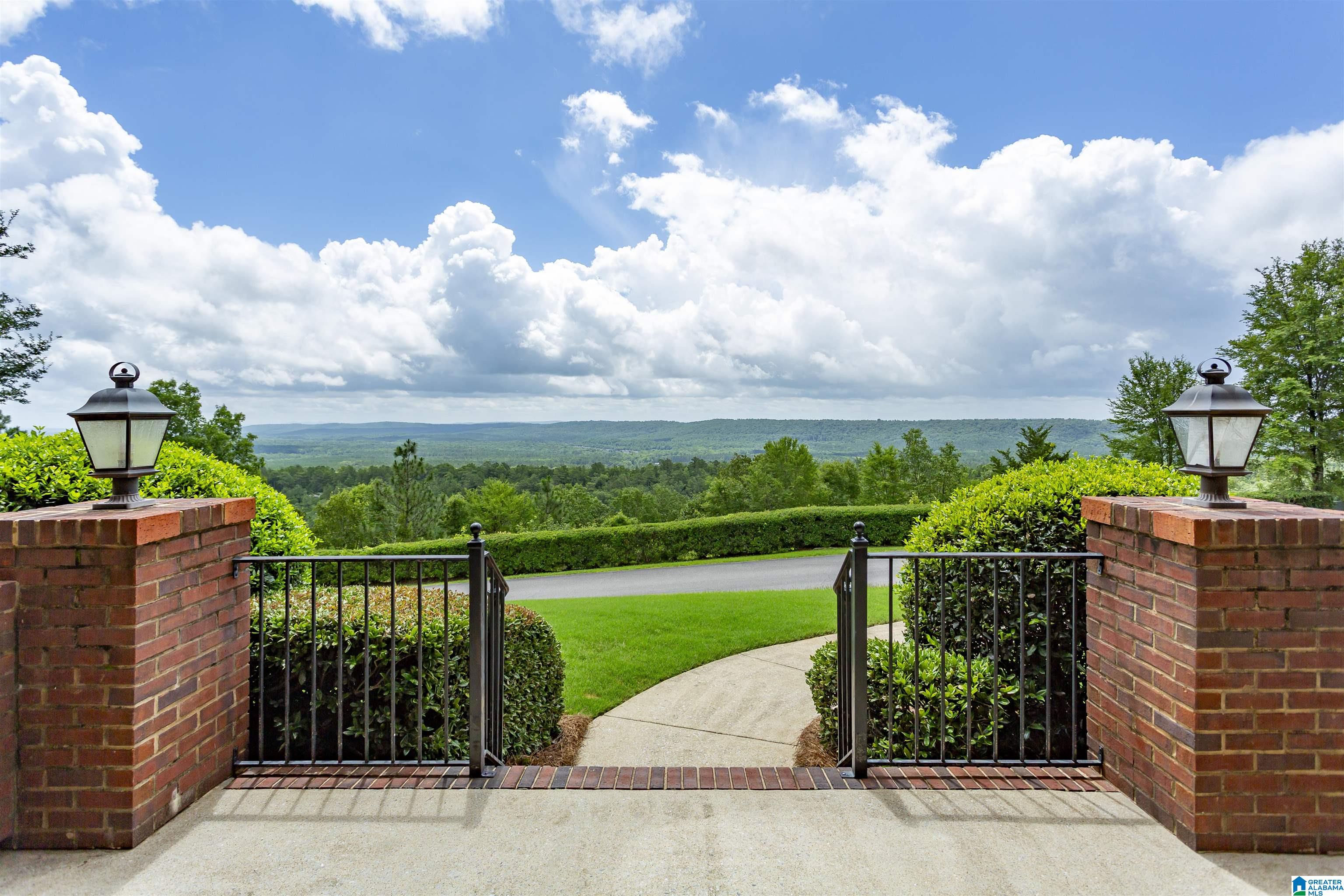 284 KINGS CREST LANE