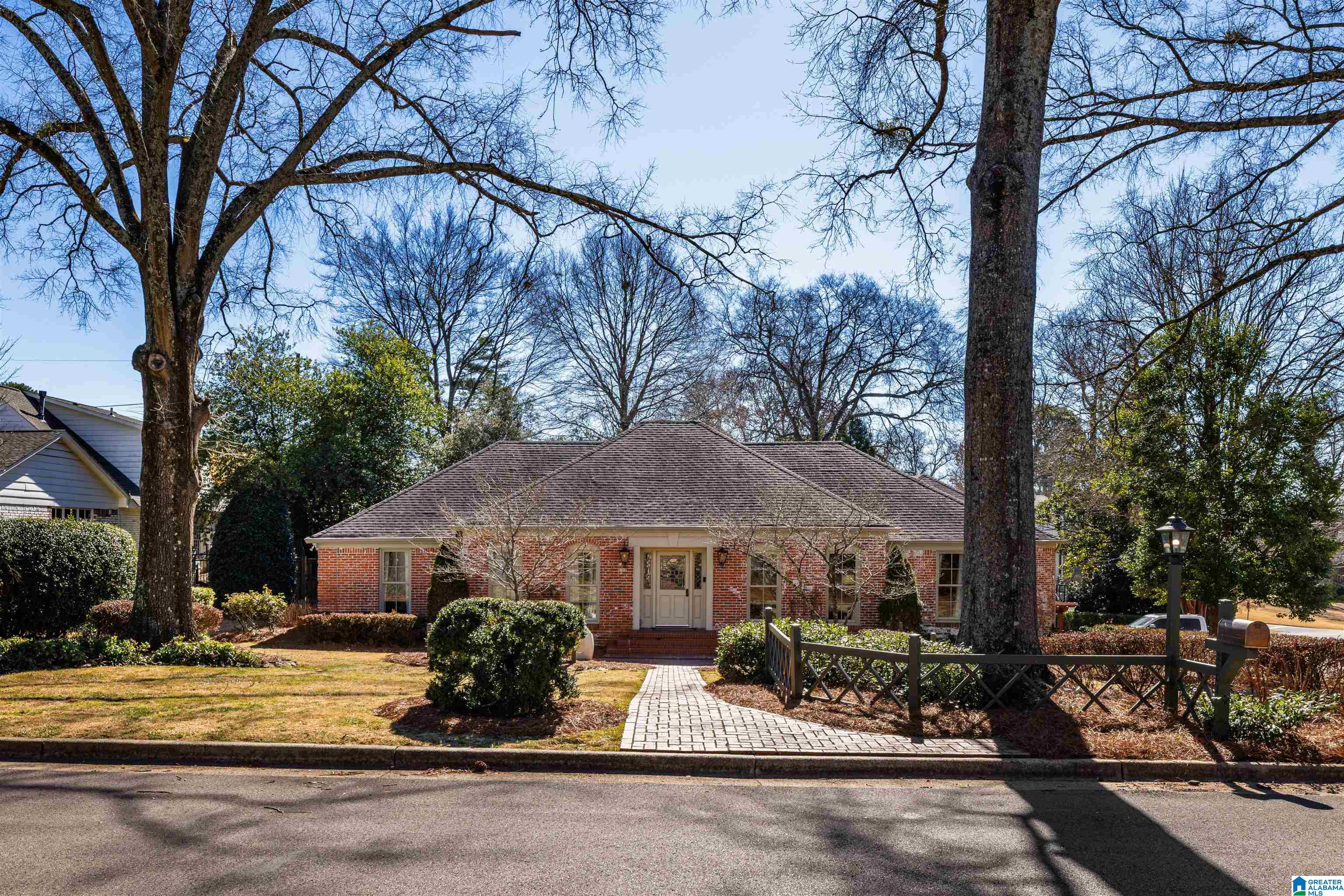 2201 CHANTICLEER LANE