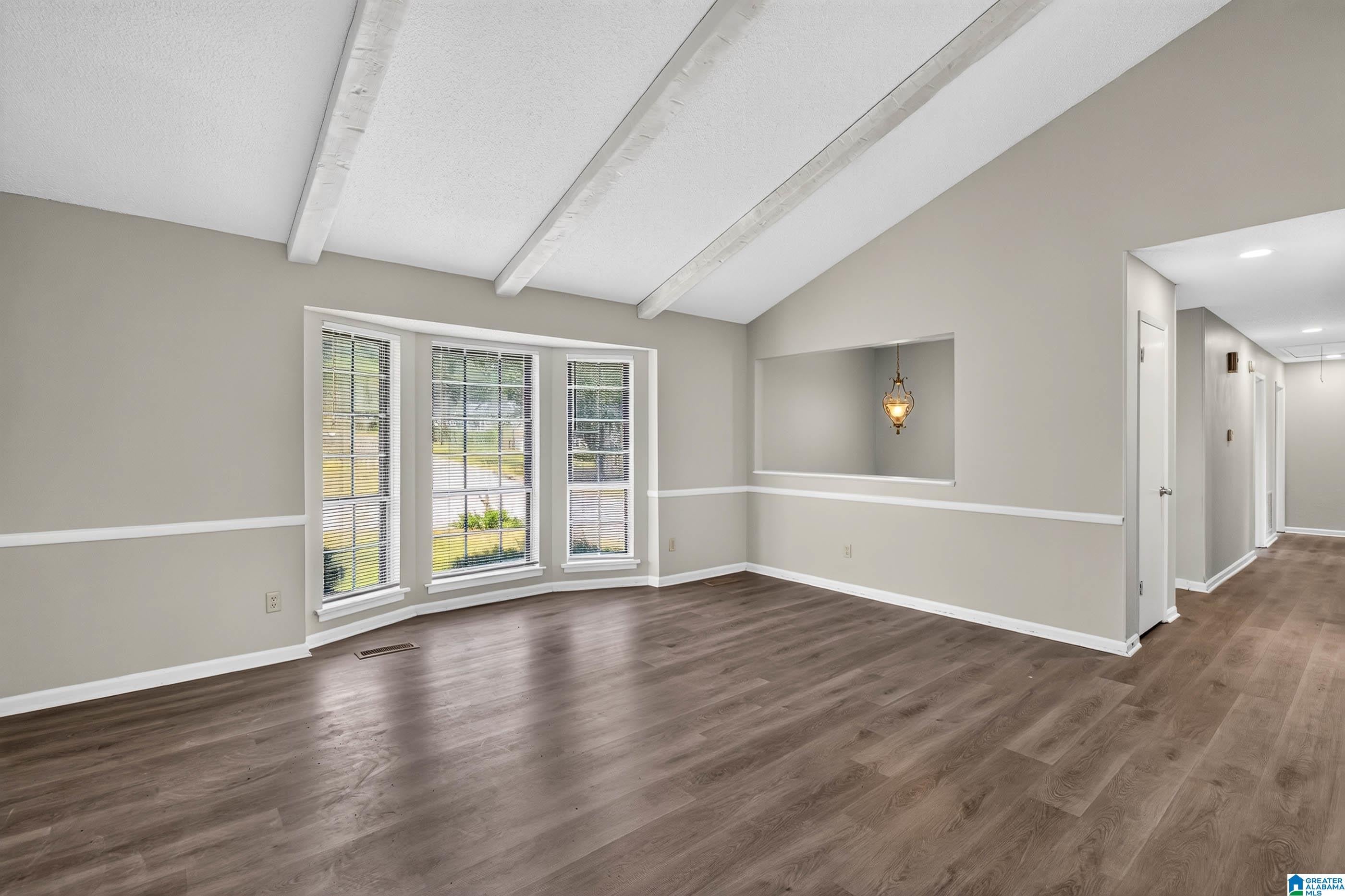 611 ASHWOOD LANE