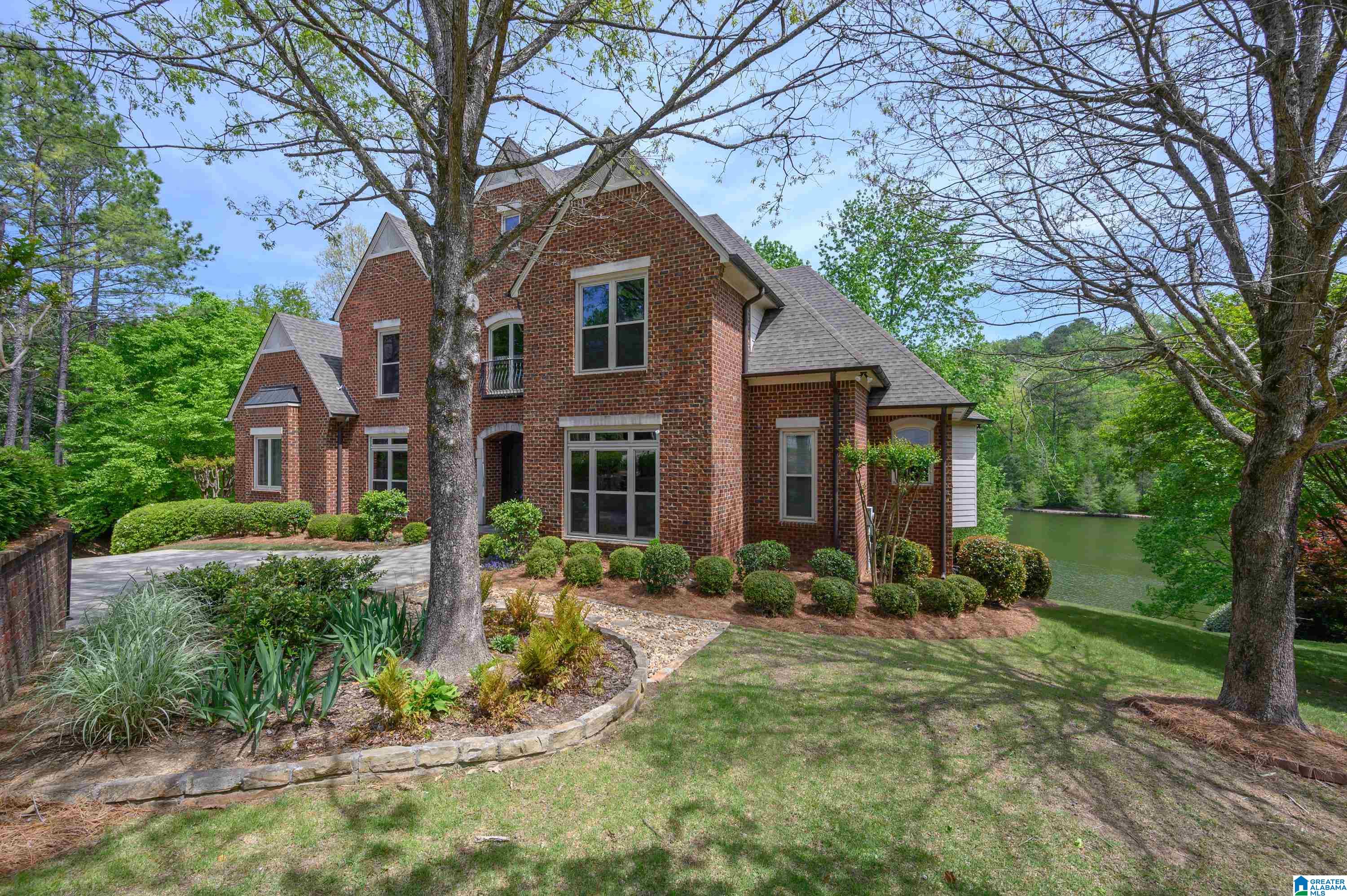 1279 LAKE TRACE COVE
