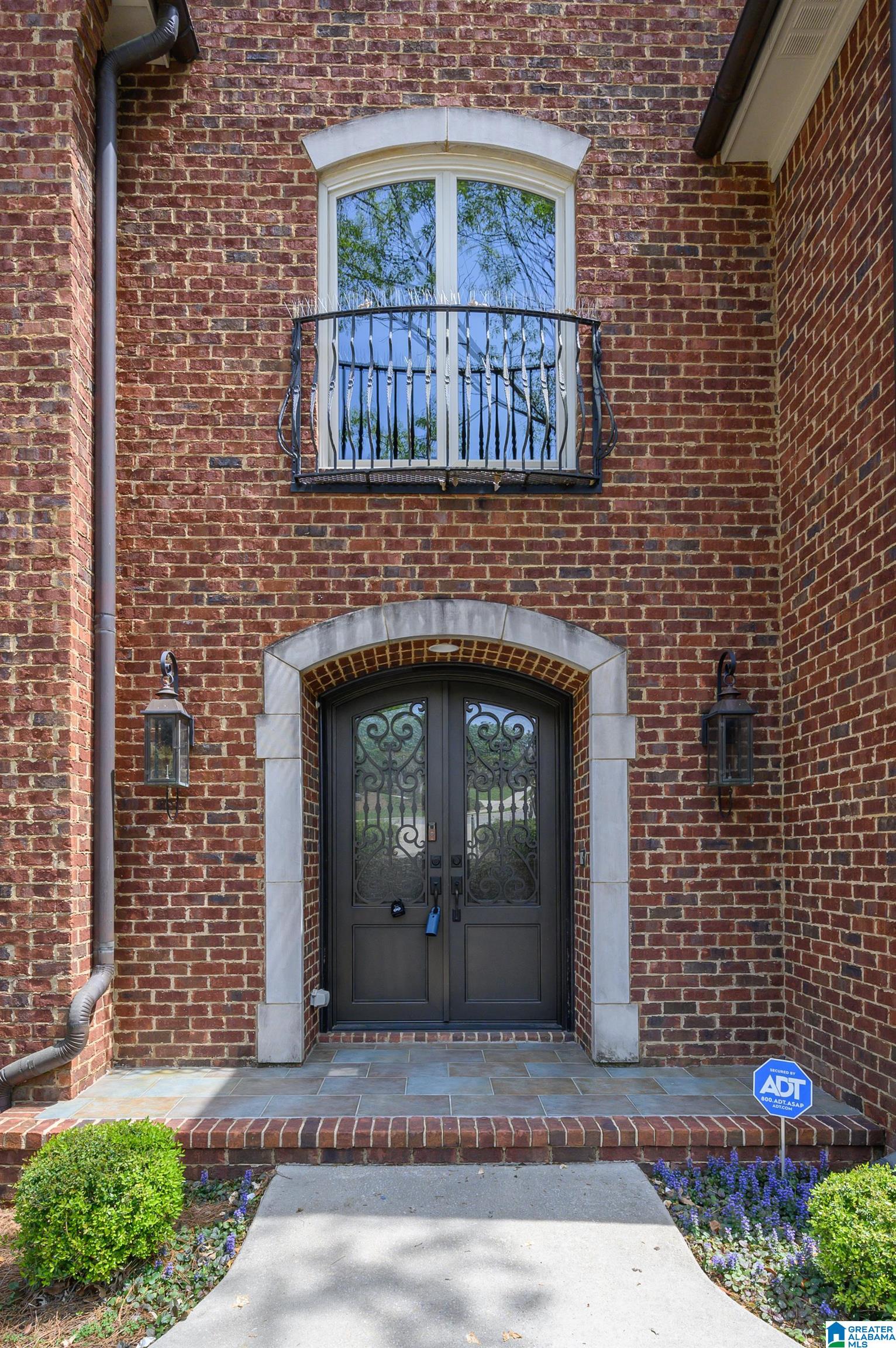 1279 LAKE TRACE COVE