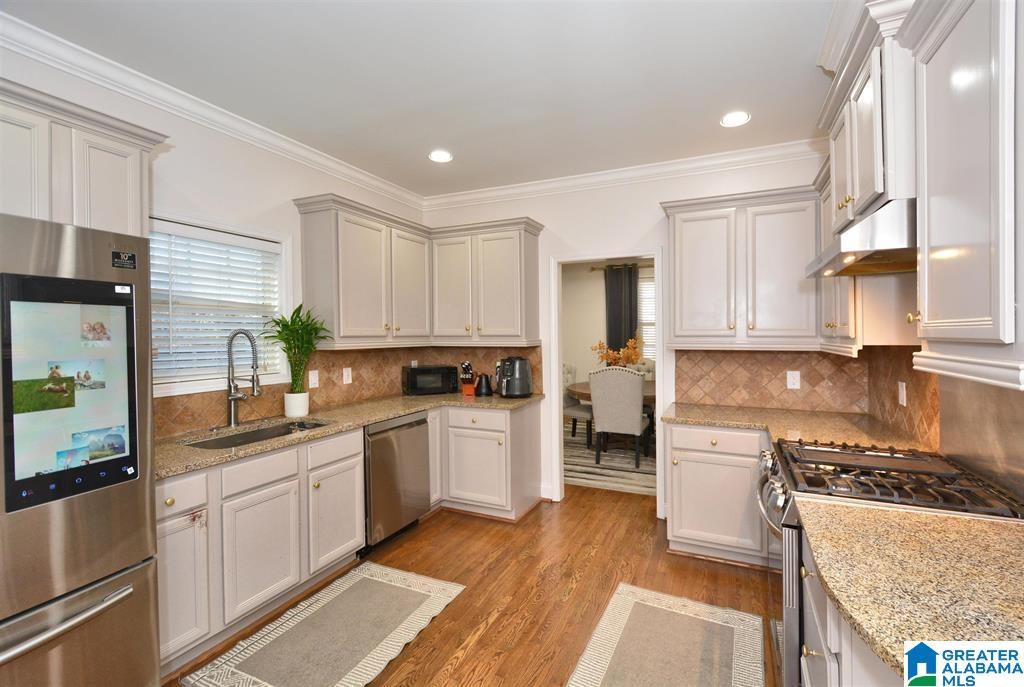 221 CASTLEHILL DRIVE