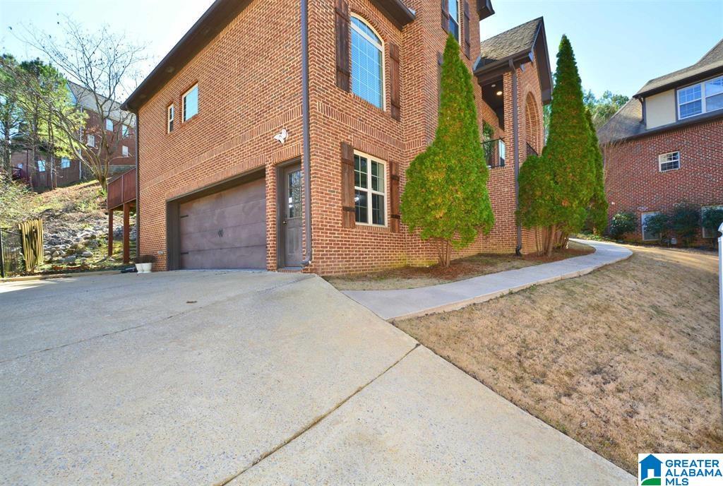 221 CASTLEHILL DRIVE