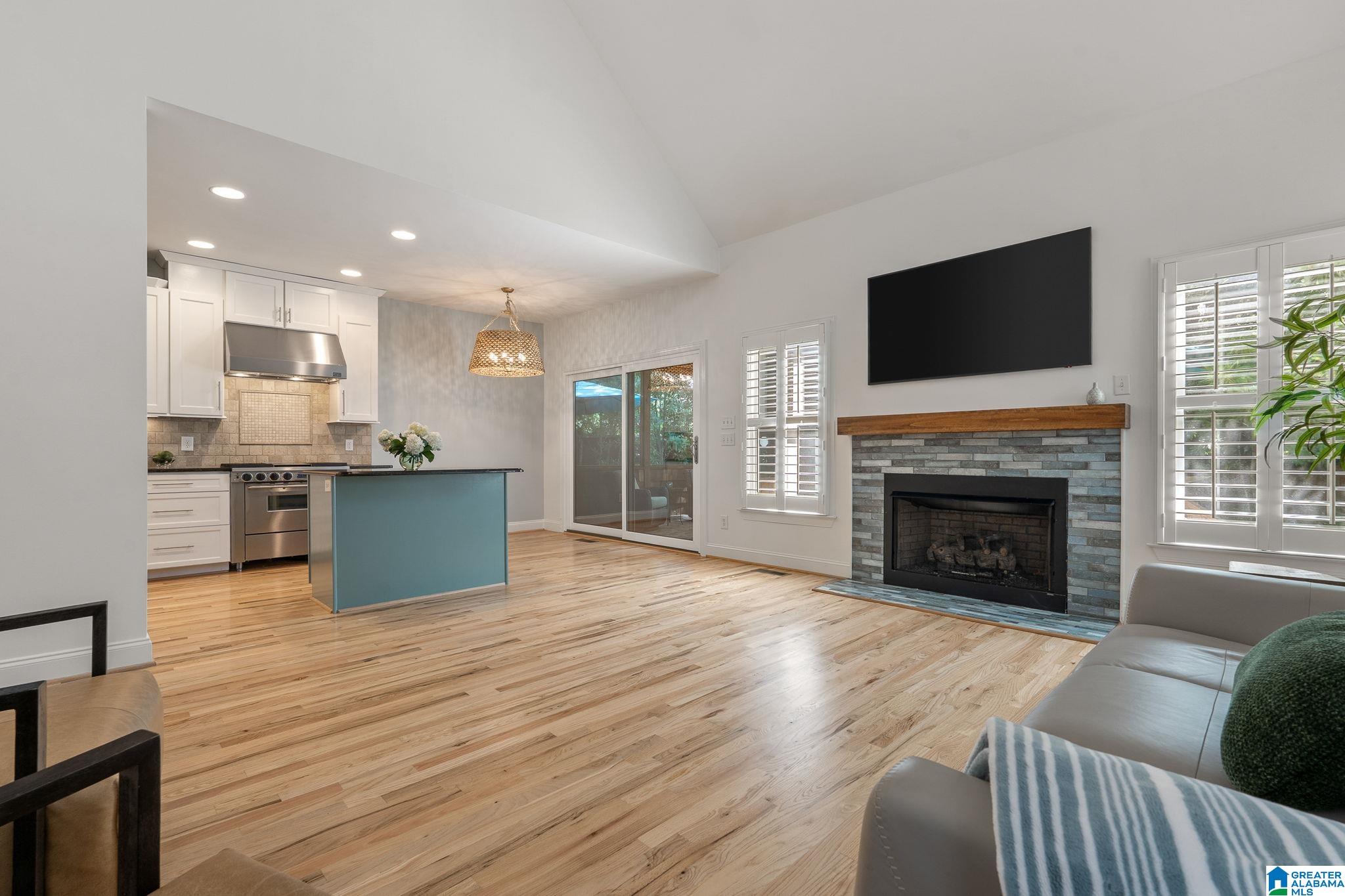 329 KENILWORTH DRIVE