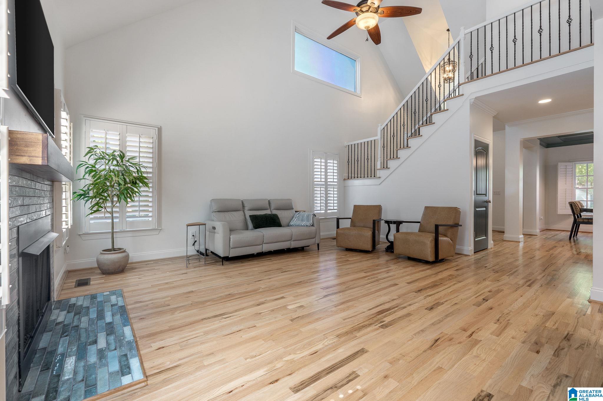 329 KENILWORTH DRIVE