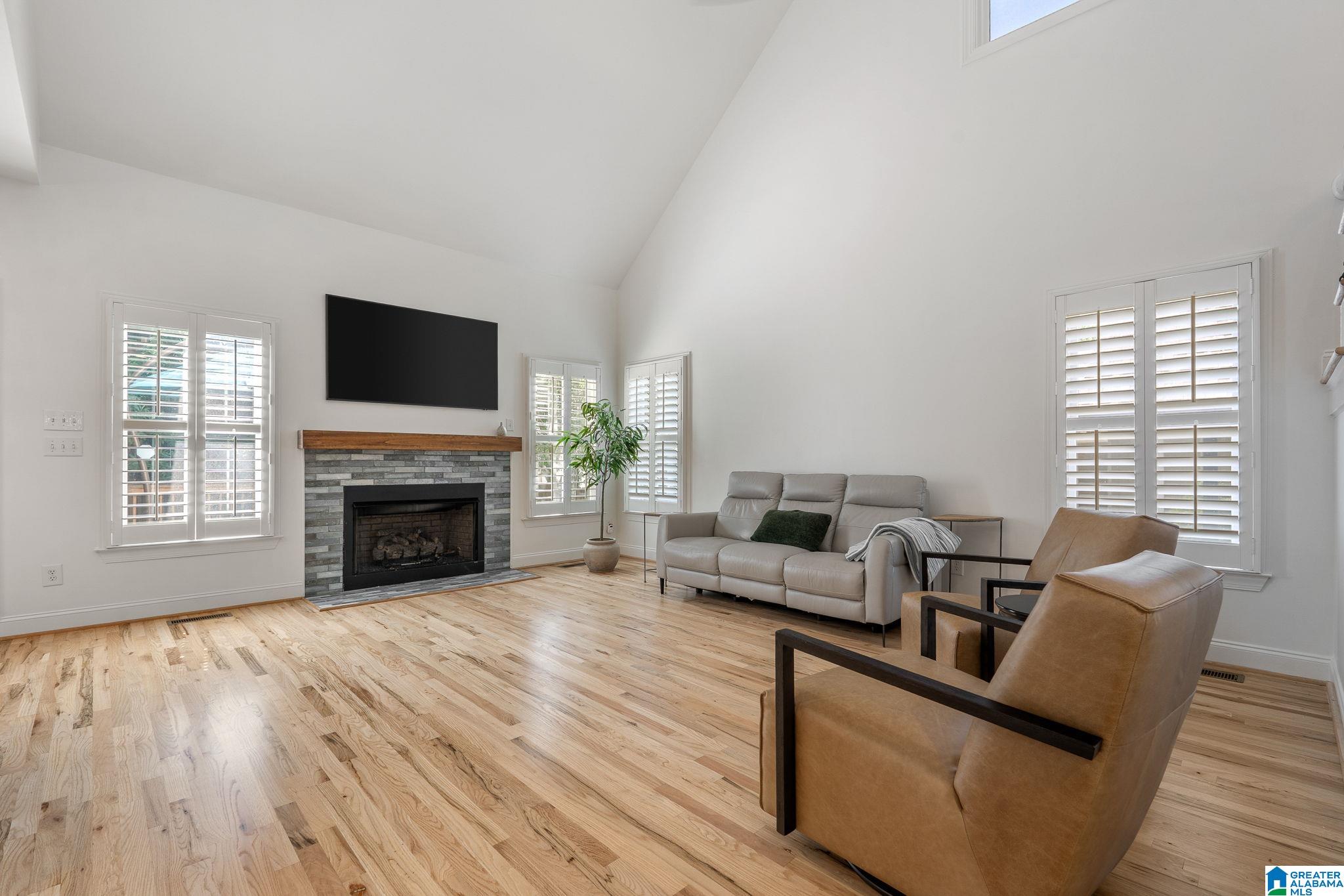 329 KENILWORTH DRIVE