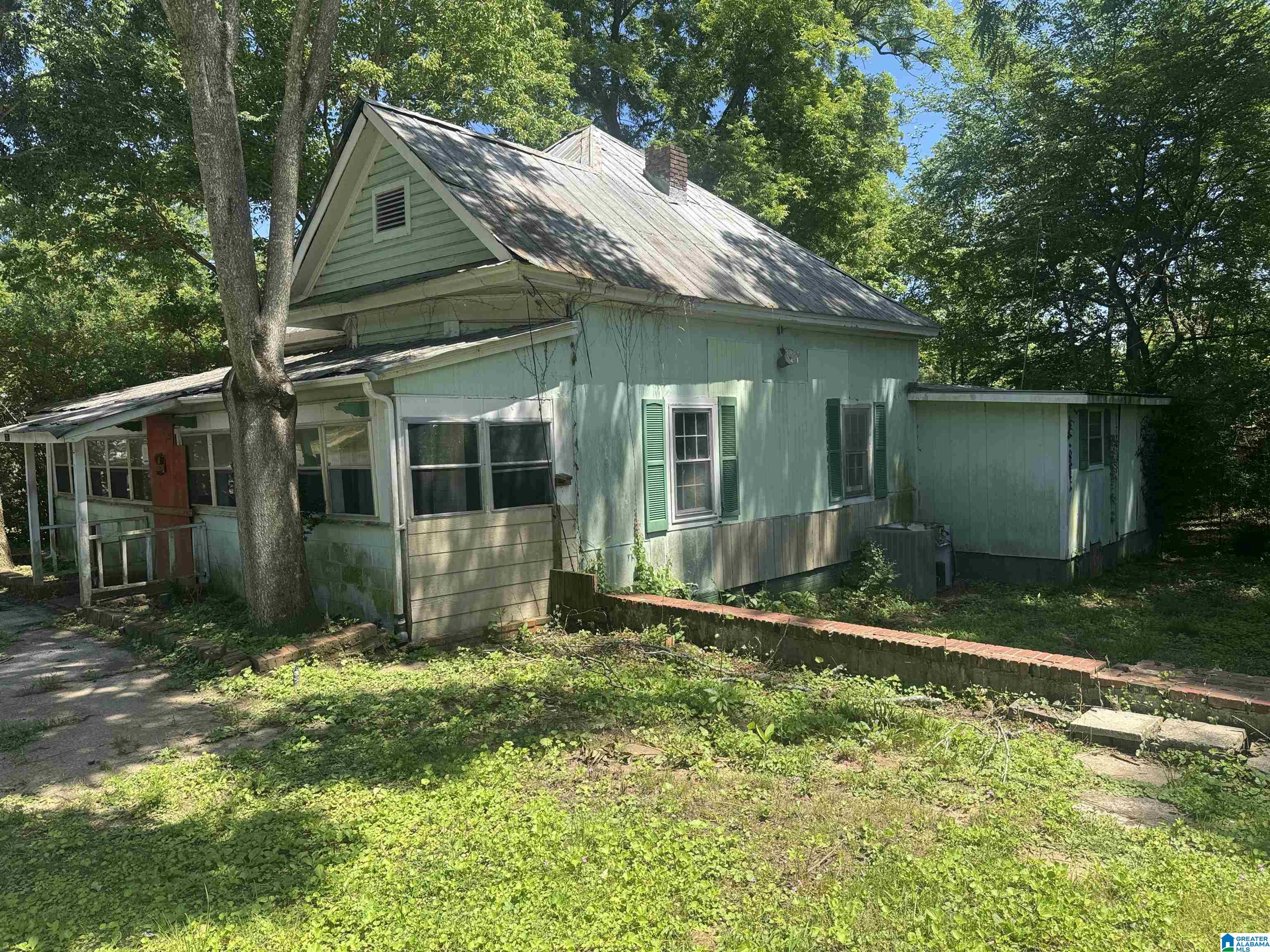 409 PARK CIRCLE