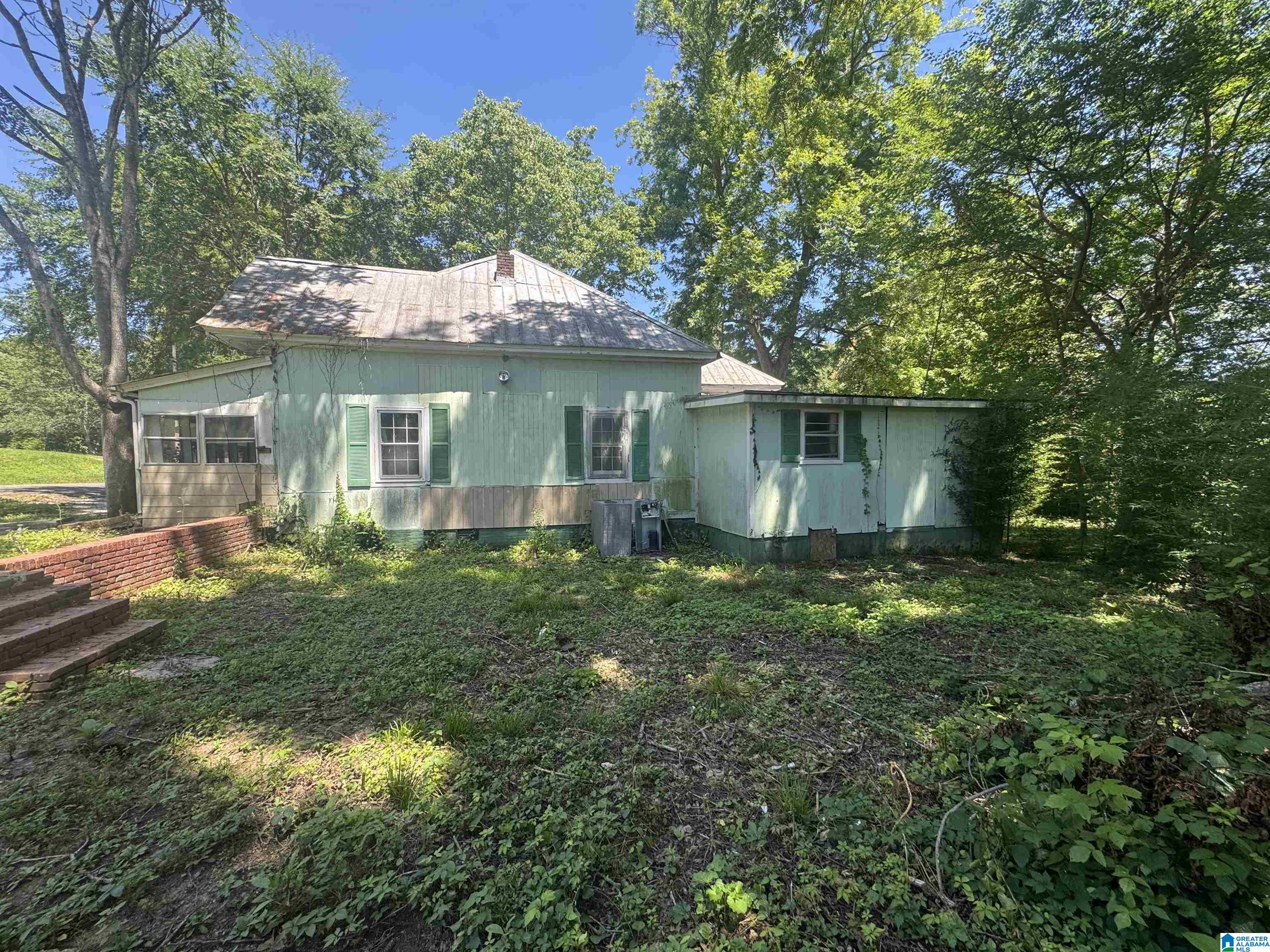 409 PARK CIRCLE