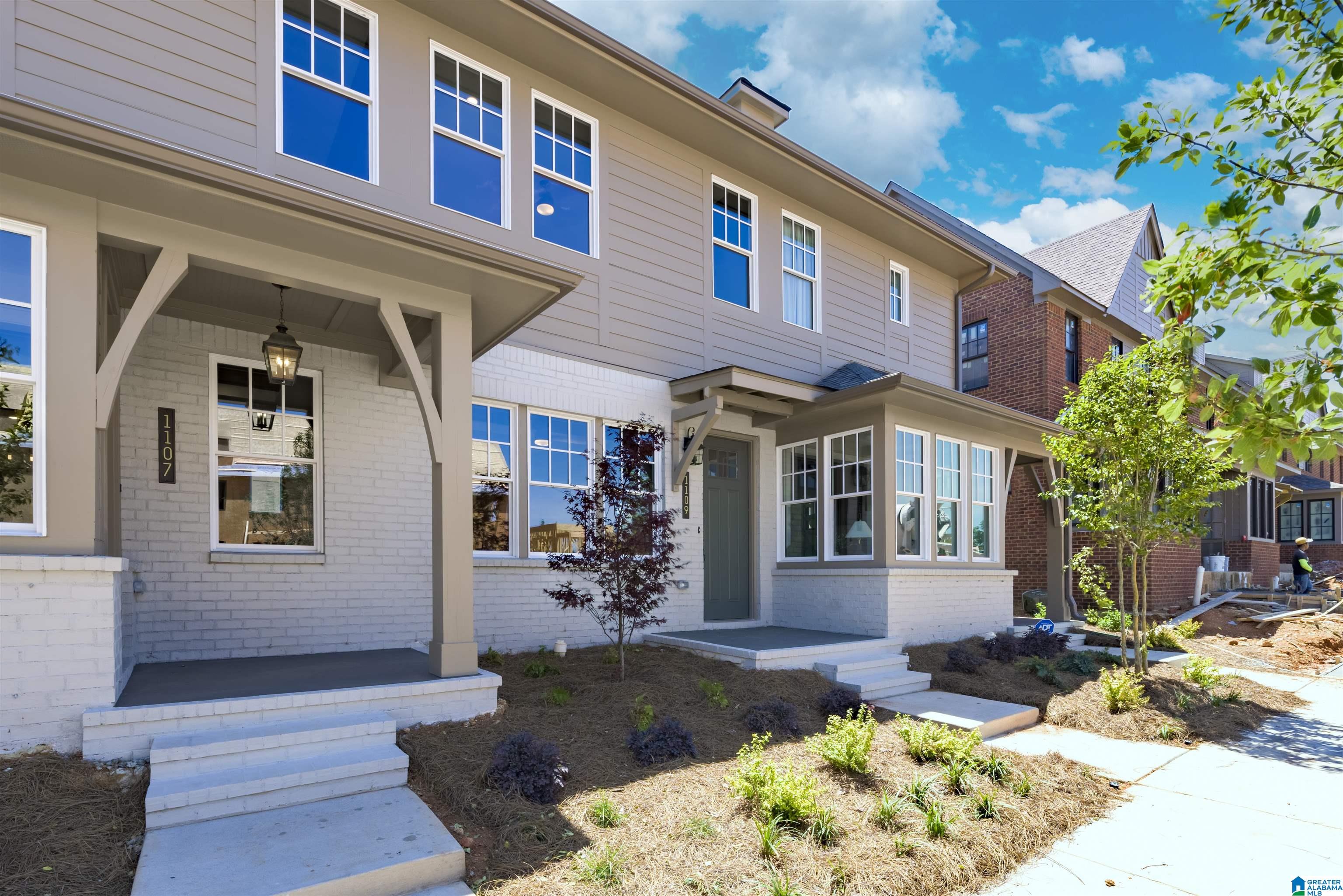 1109 WINDSOR SQUARE